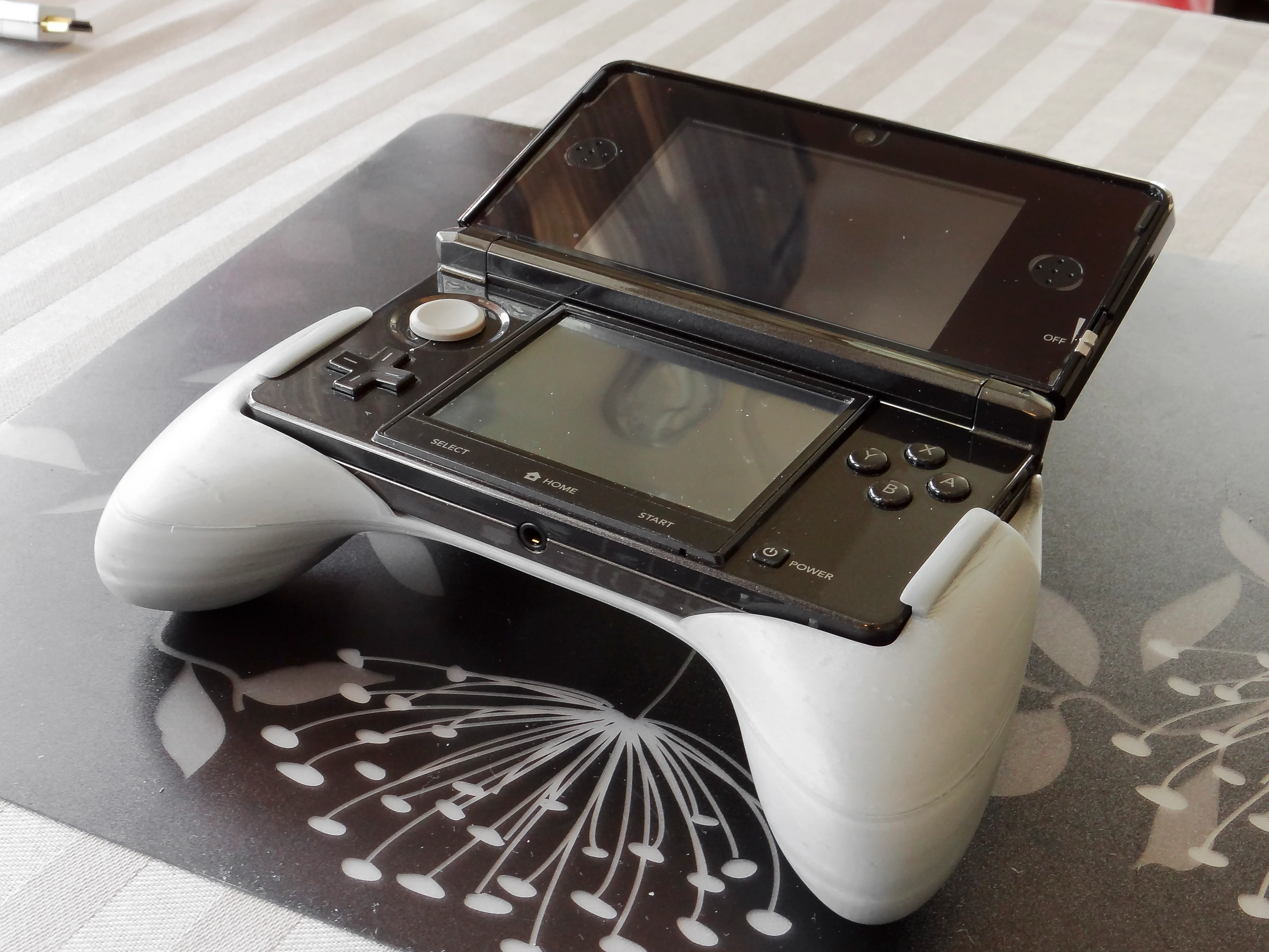 Ergonomic Grip For The 3DS (original 3ds)