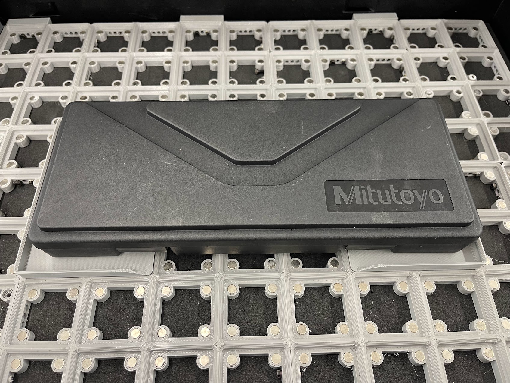 Gridfinity Mitutoyo 6" Caliper Box Holder (Mitutoyo 500-196-30)