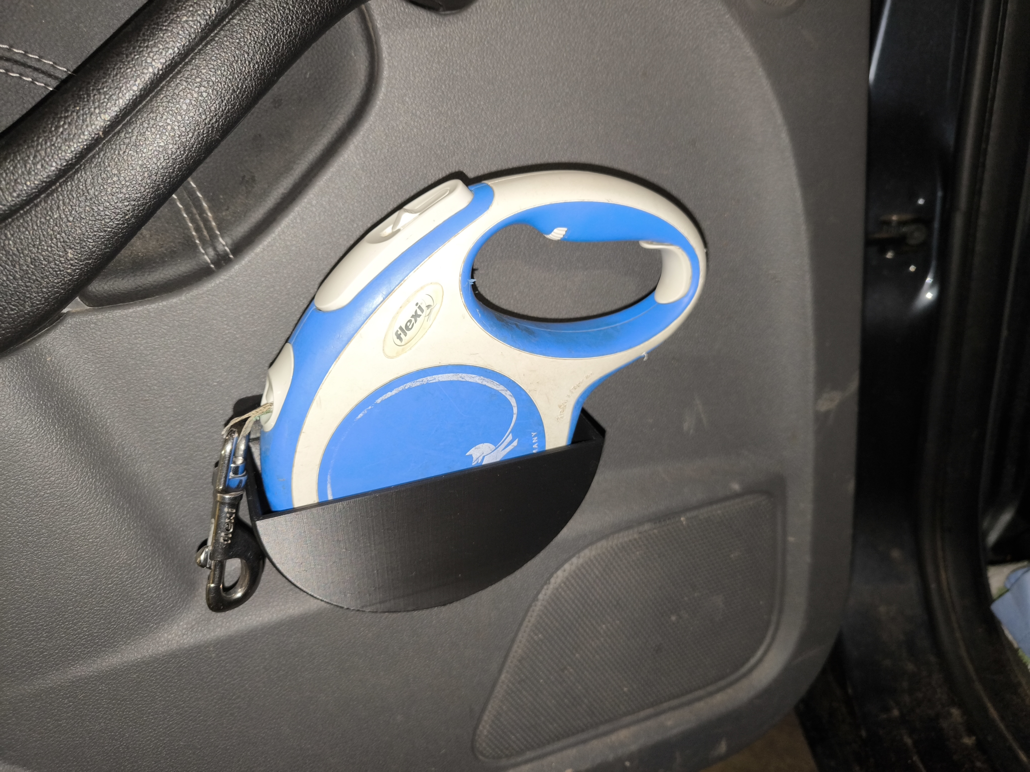 Car Door Flexi Leash Holder – 3D Printed Organizer for Retractable Dog Leads