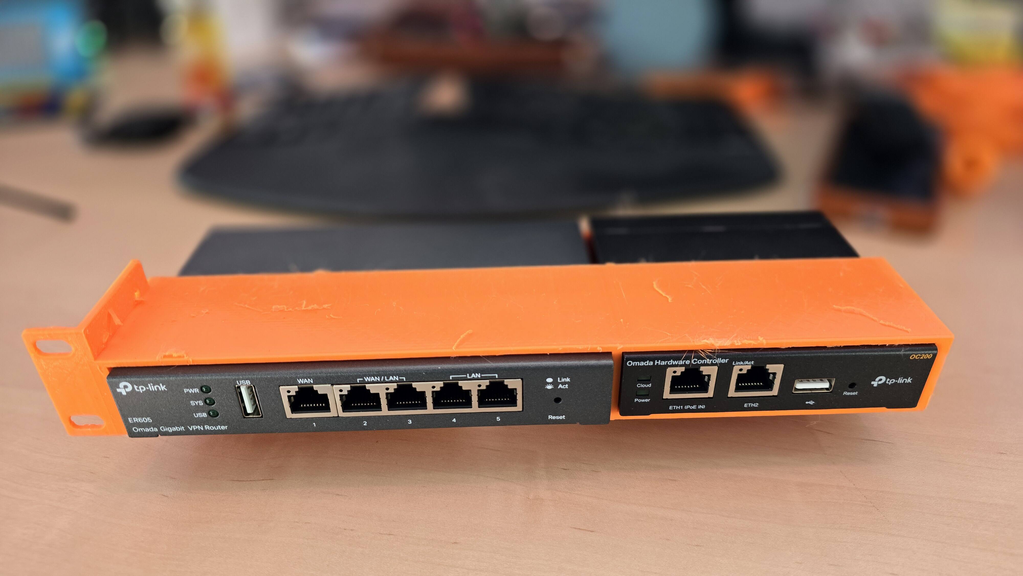 Omada TP-Link ER605 - OC 200 Controller Rack Mount