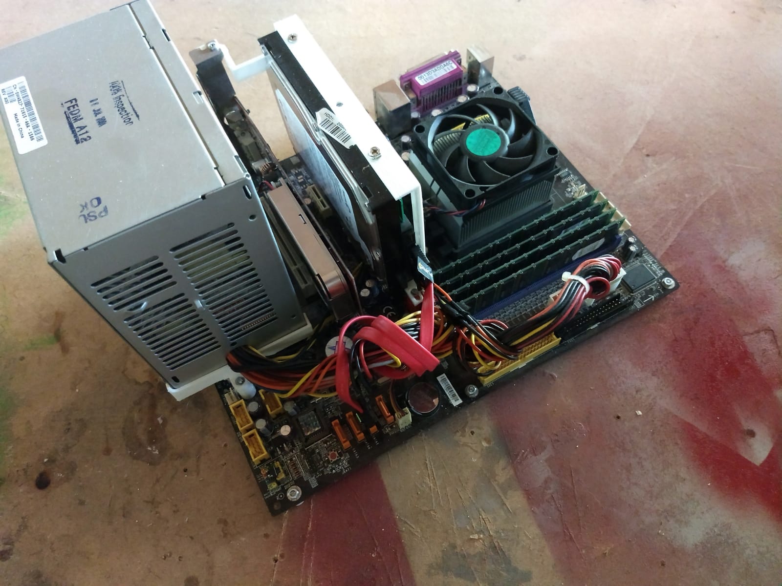 Minimalistic ATX PC build with GPU mount