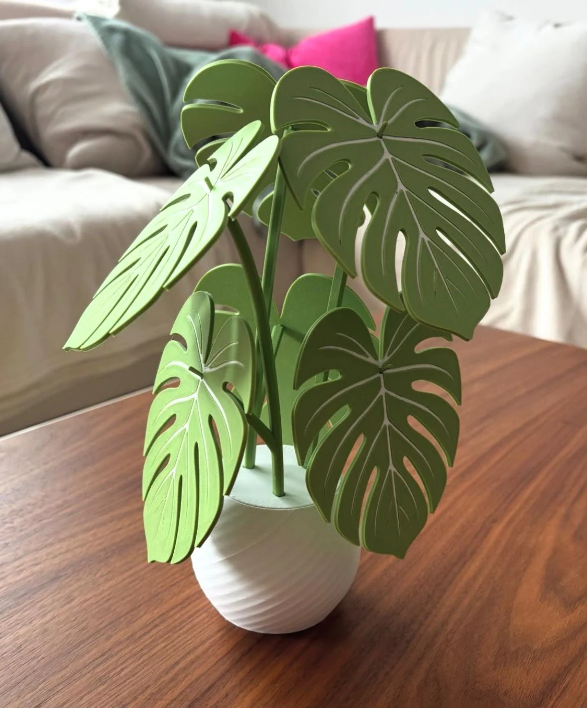 Monstera-Untersetzer-Pflanze mit Geheimfach in der Vase