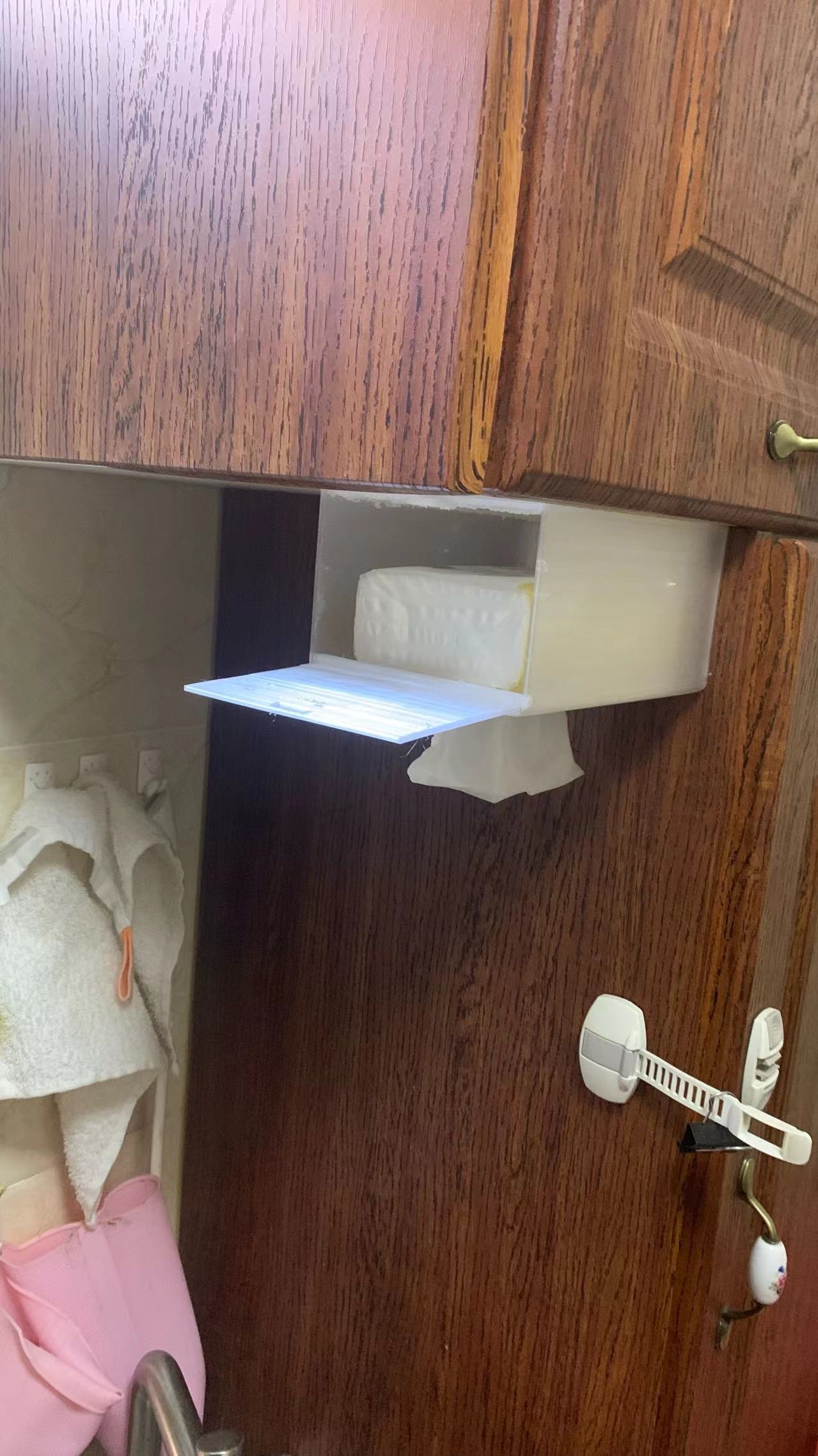facial tissue box