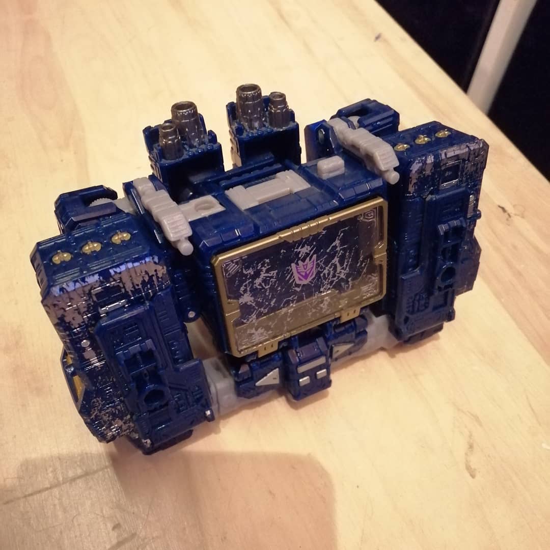 Transformers WFC Siege Soundwave add ons