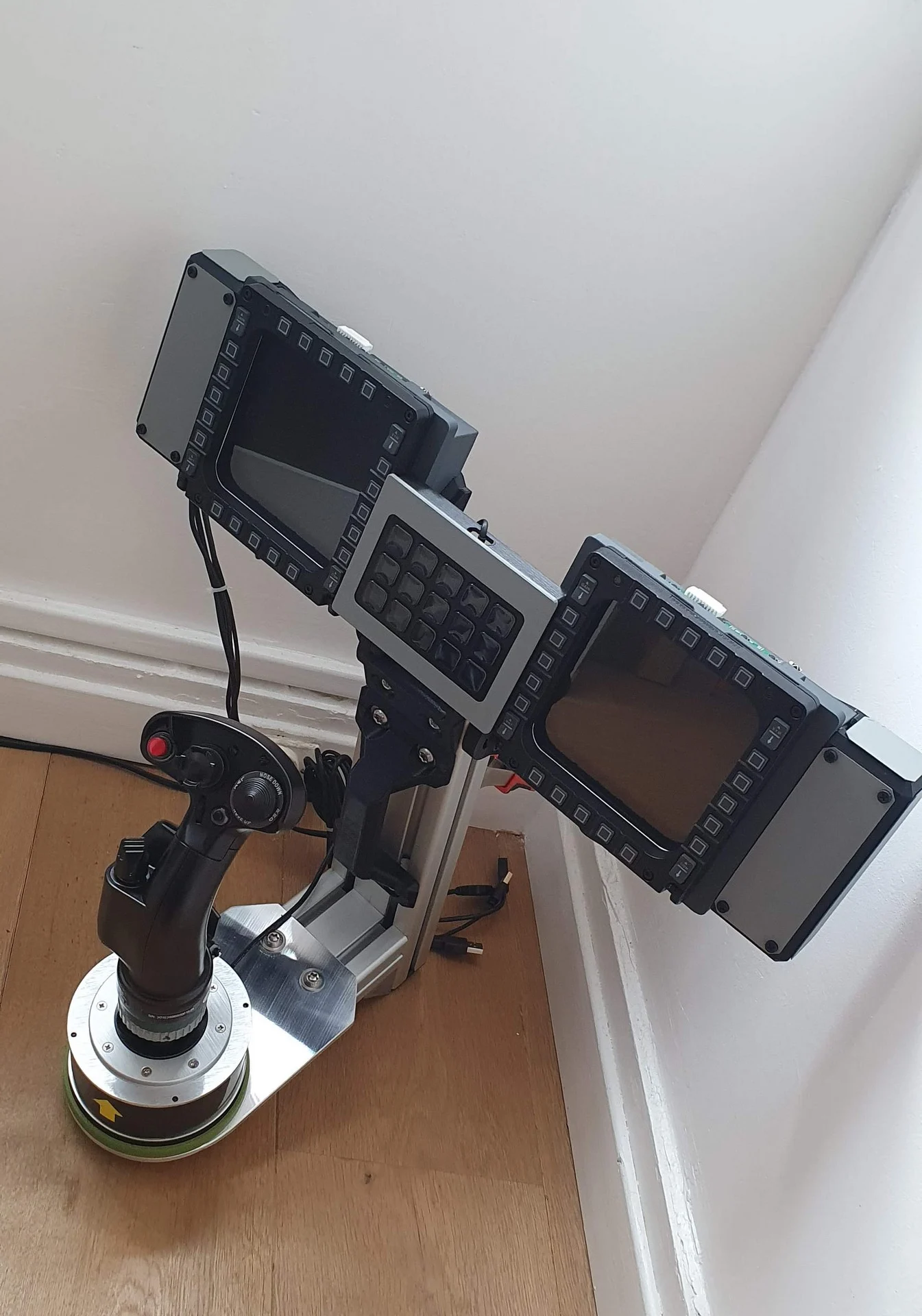 Compact portable "deskpit" with Thrustmaster Cougar MFD and Stream deck