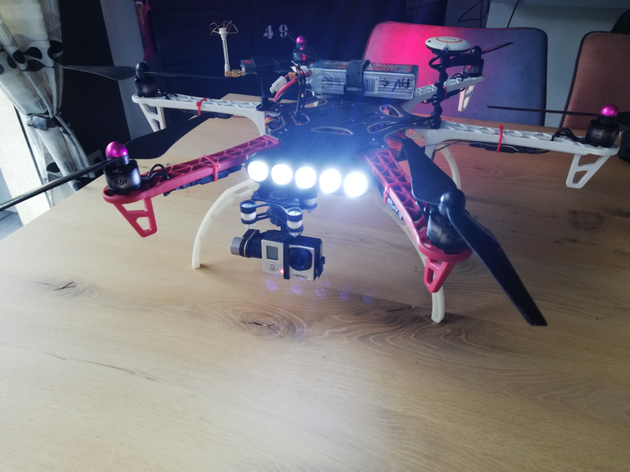phares , feux rouge et gps DJI F550