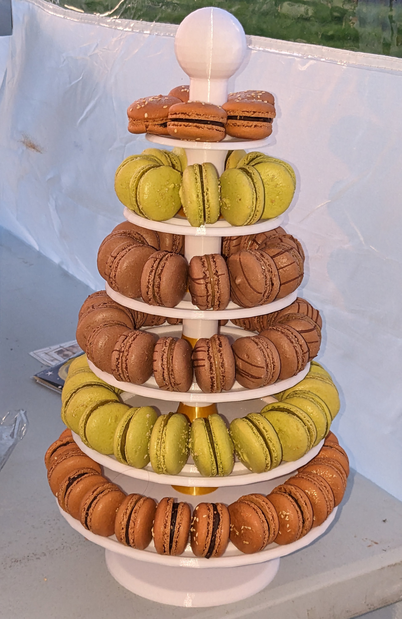 Pyramid macaroons stand