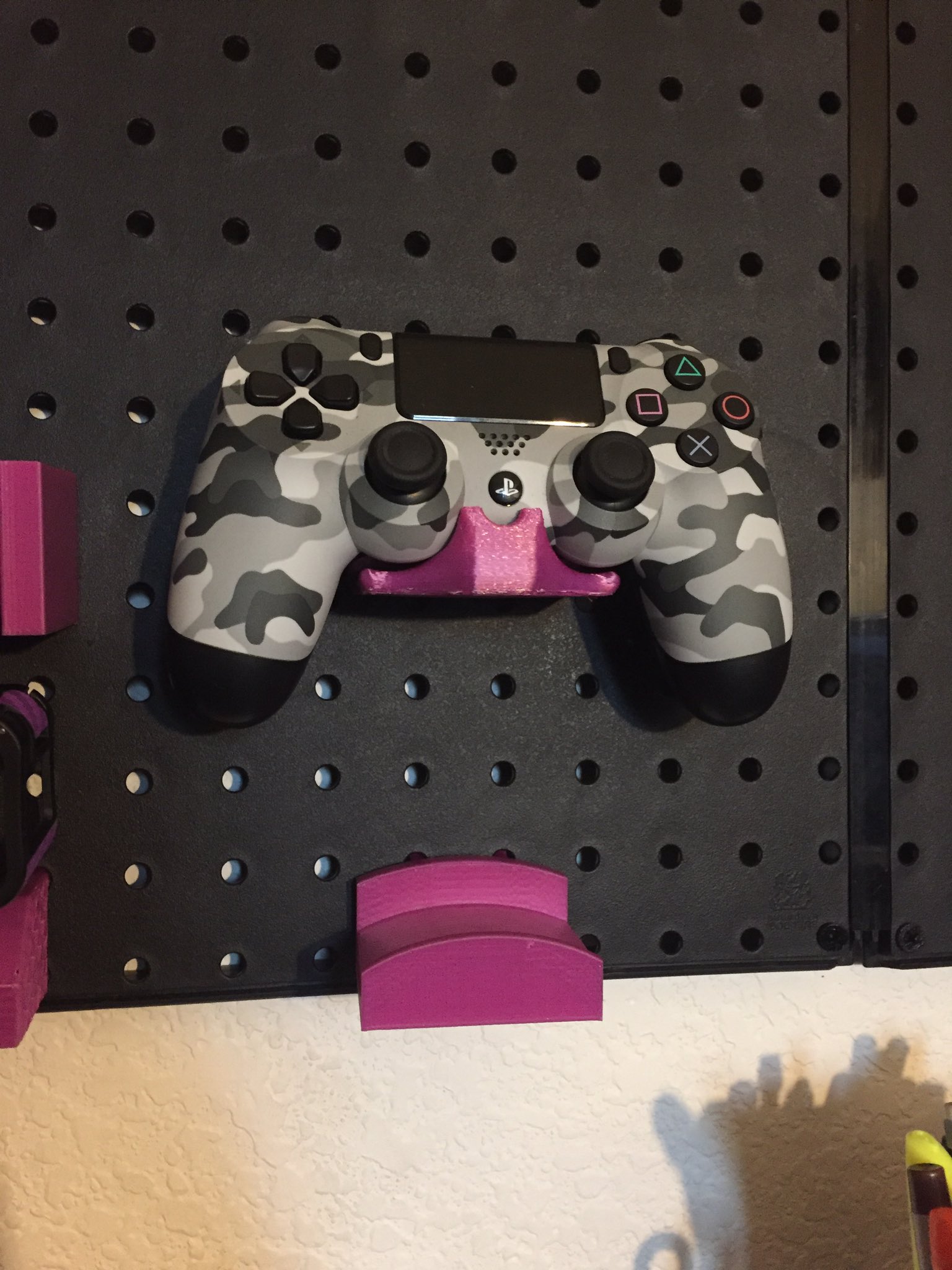 DS4 Pegboard Holder