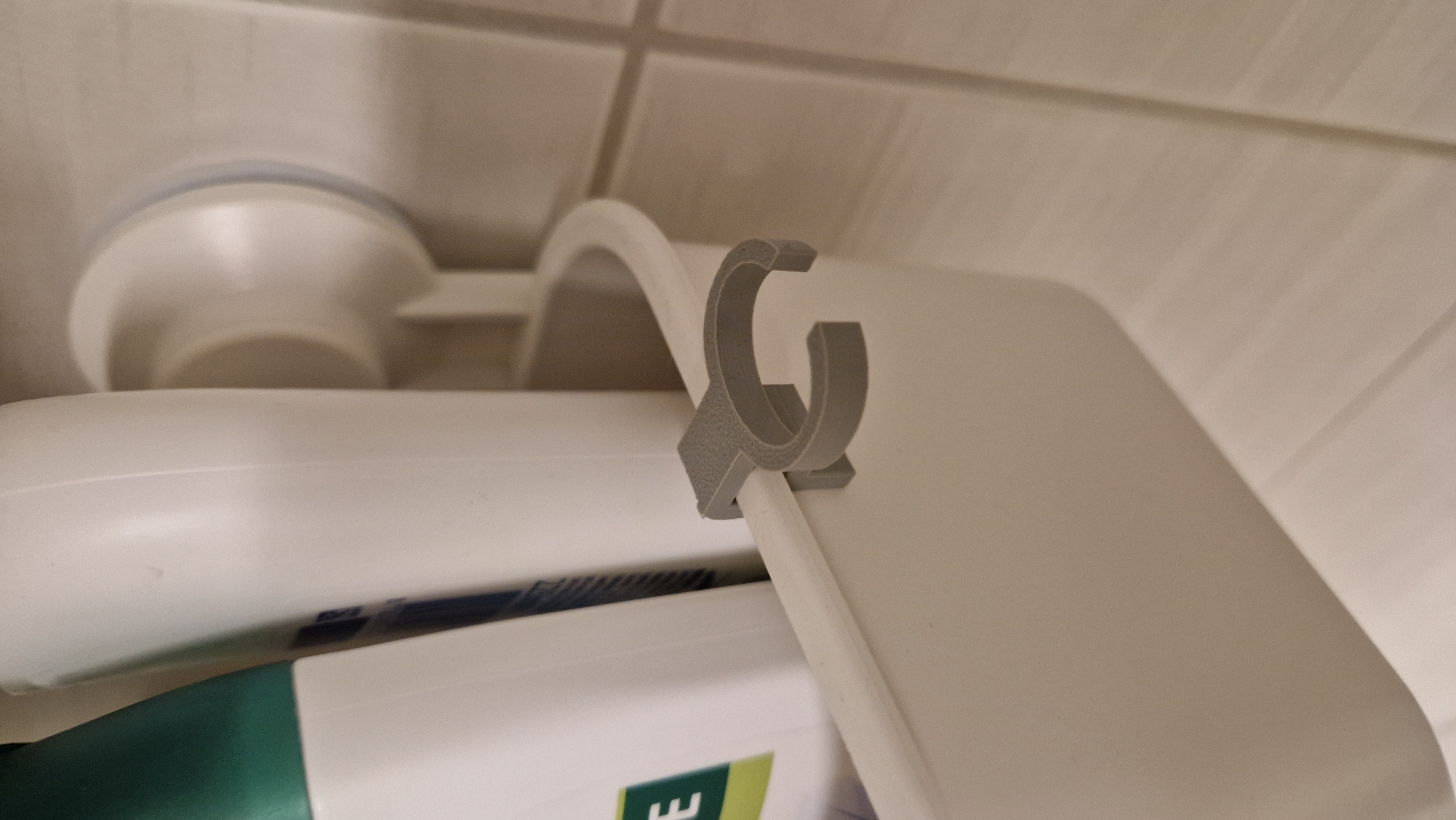 IKEA TISKEN - modified razor holder clip