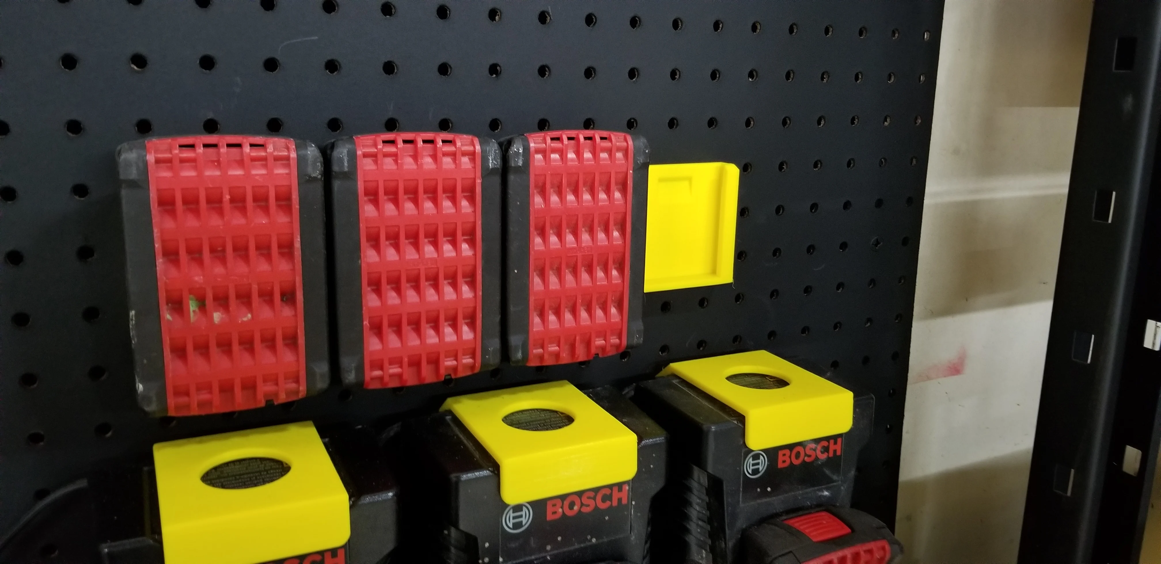 Bosch battery 18V battery pegboard mount