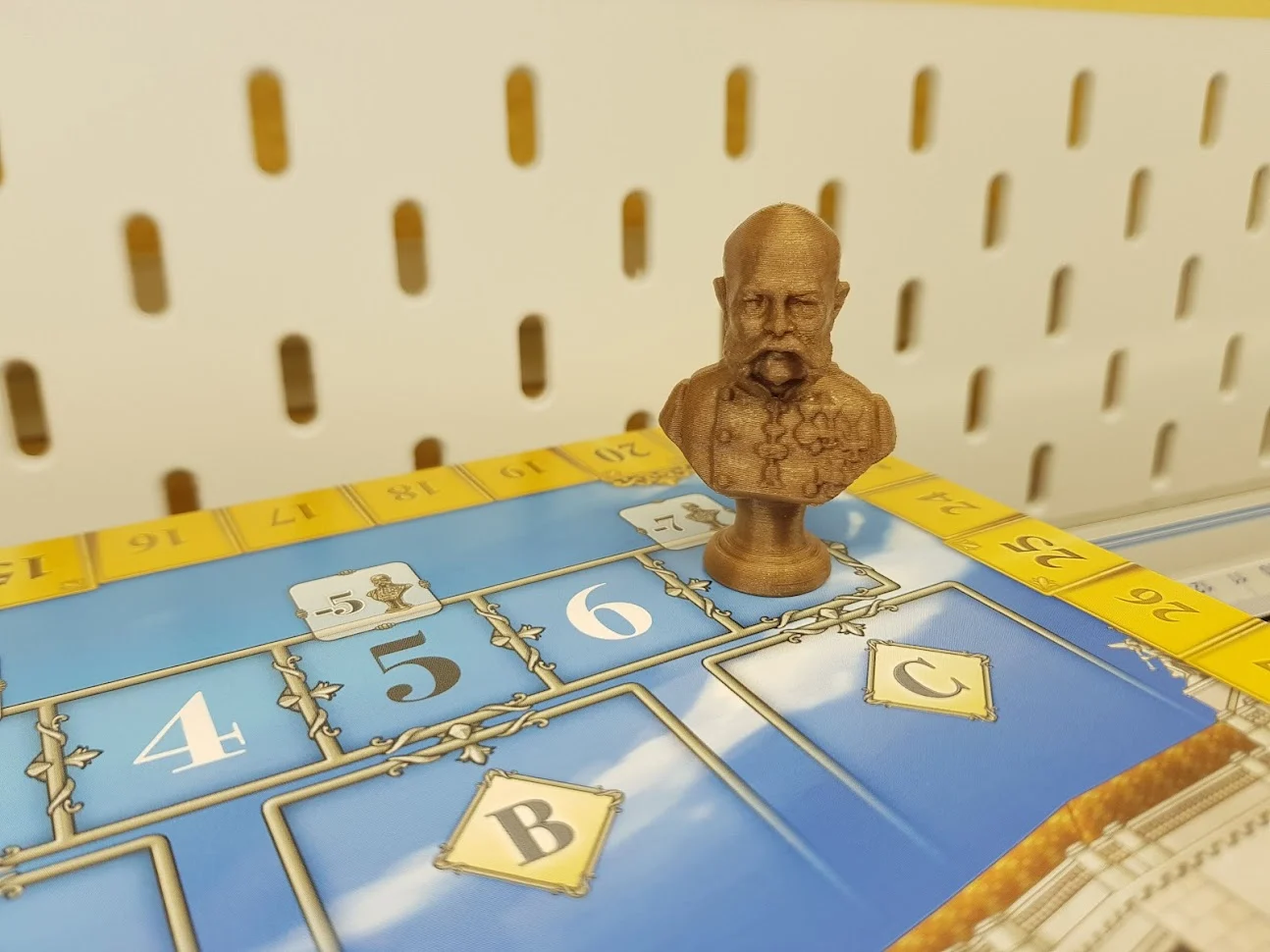 Grand Austria Hotel round track pawn