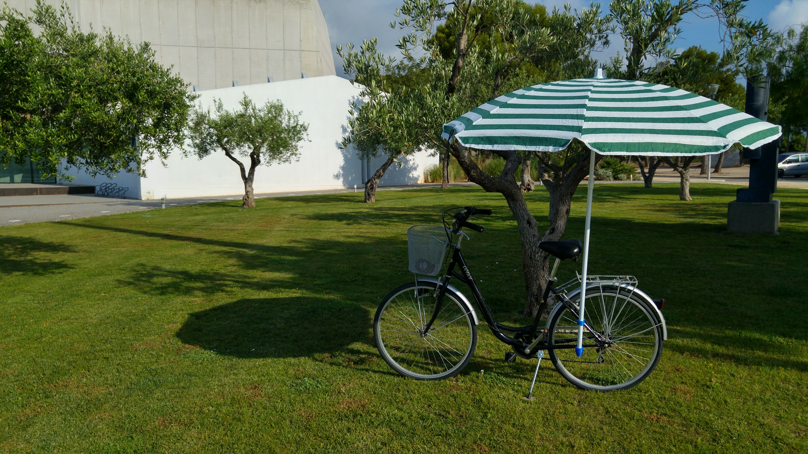 Beach umbrella holder for your bike