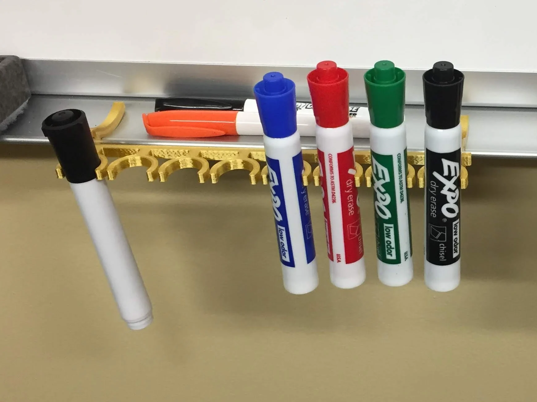 Snappy Expo / Dry erase marker holder