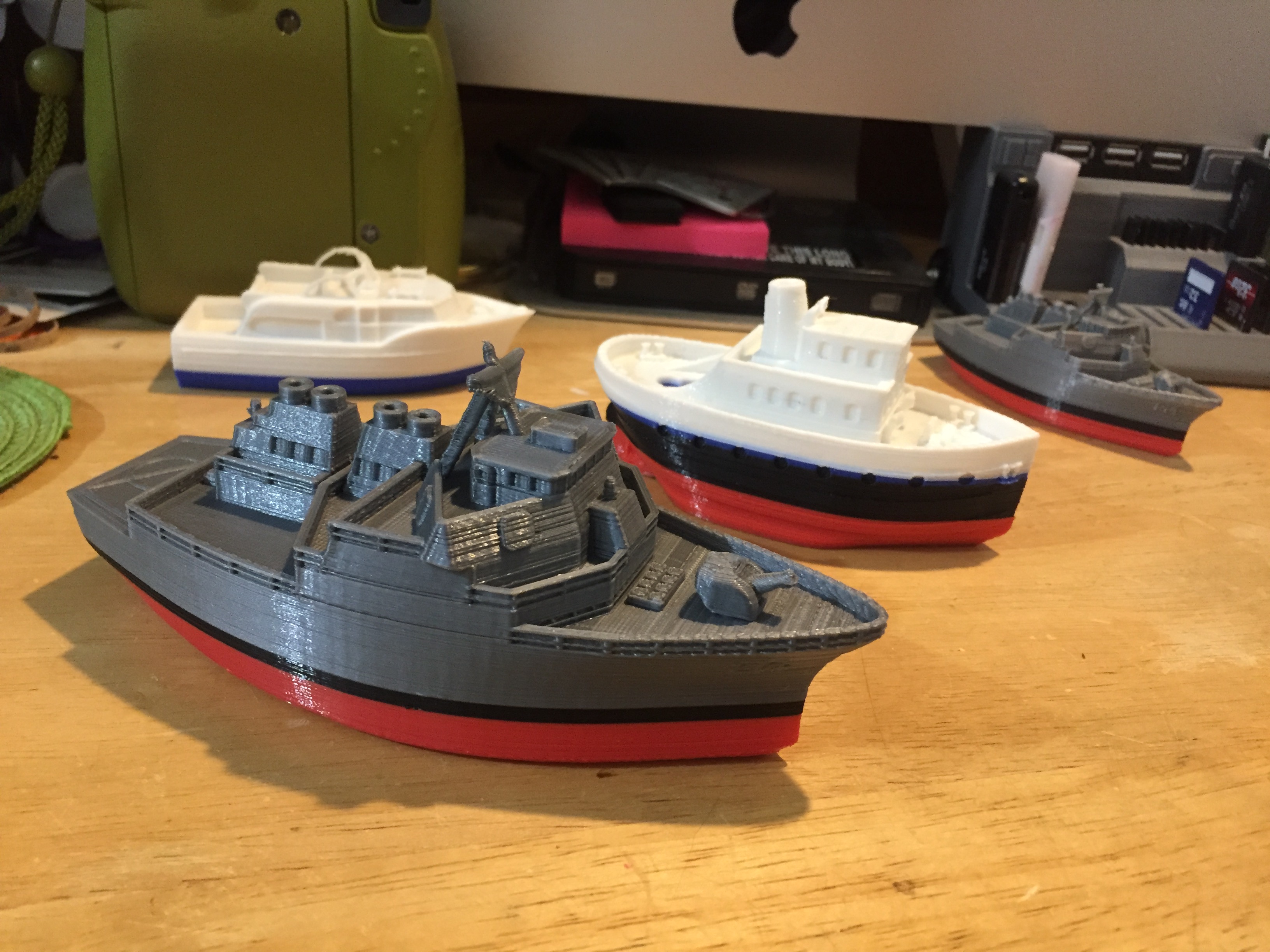 DEE DEE - The Navy Destroyer (DD-214)