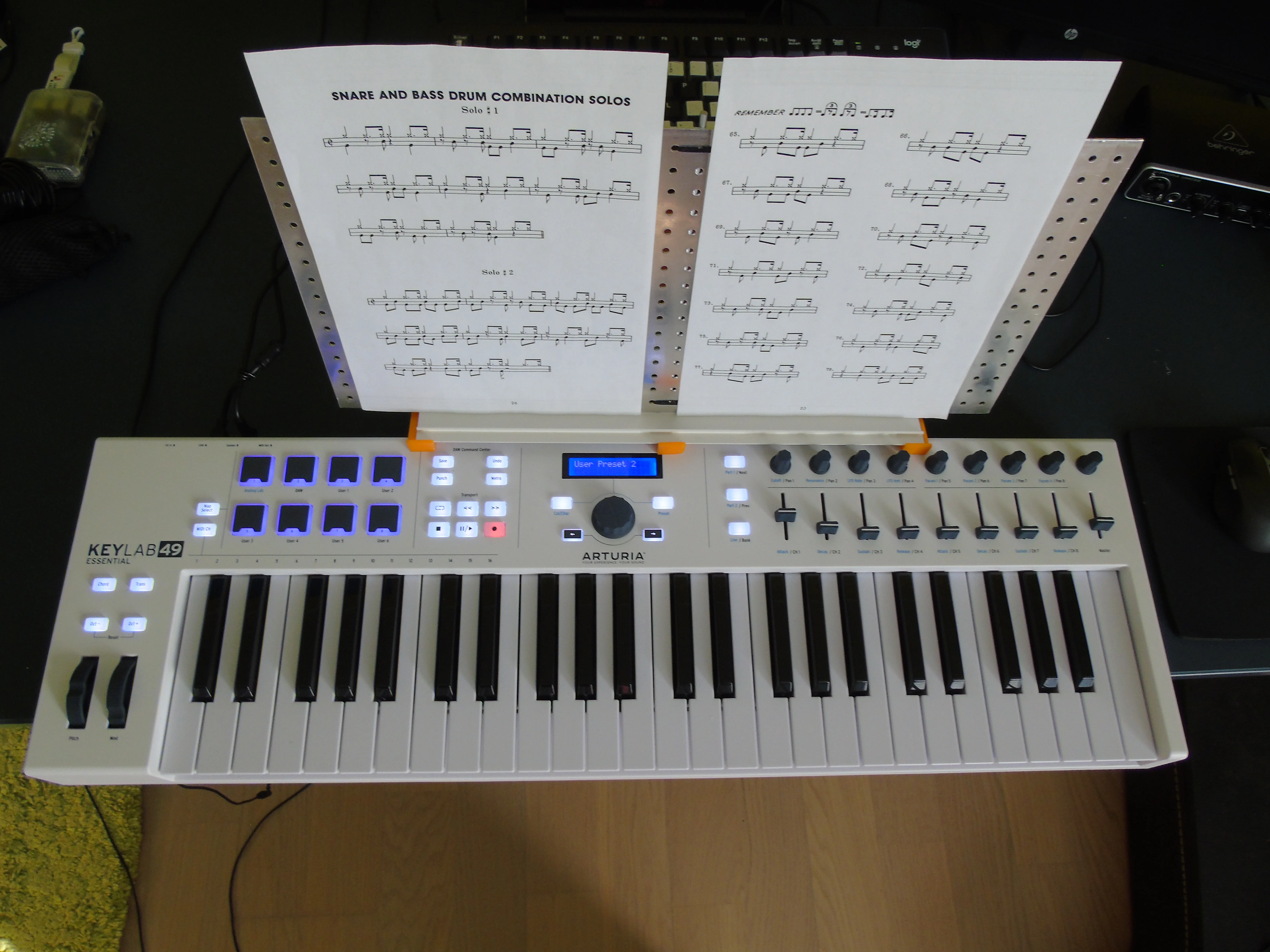 piano sheets holder
