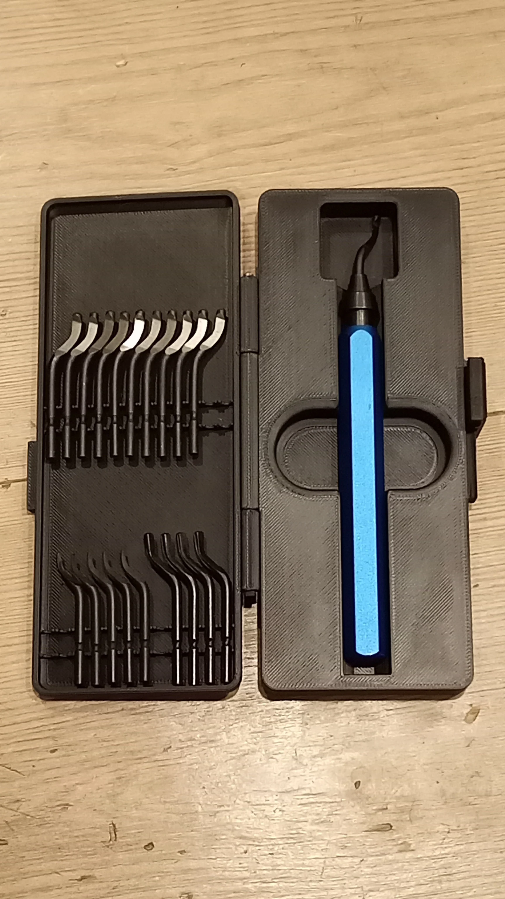 Debur box