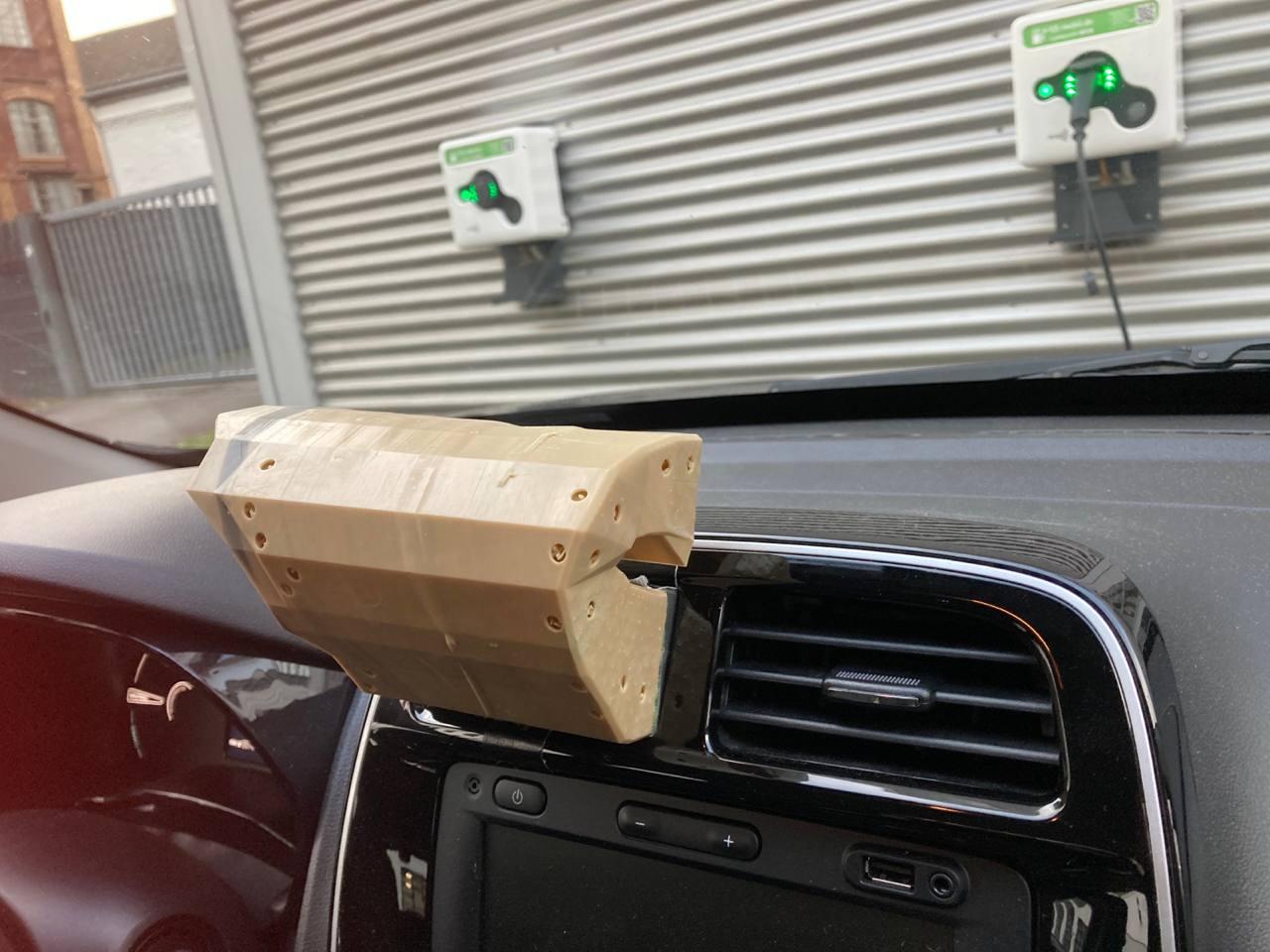 car air redirect to window dacia spring