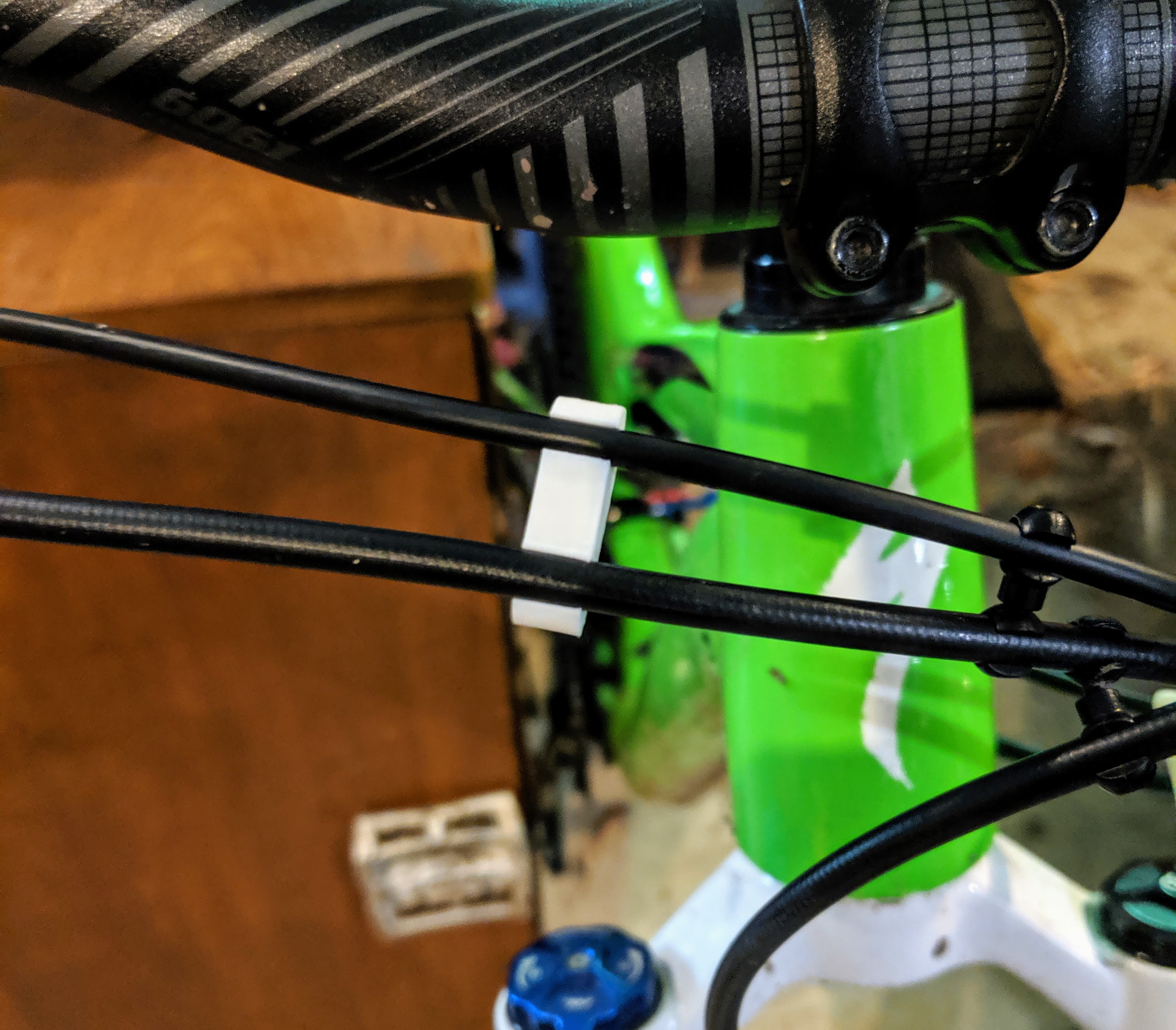 Mountainbike cable stay