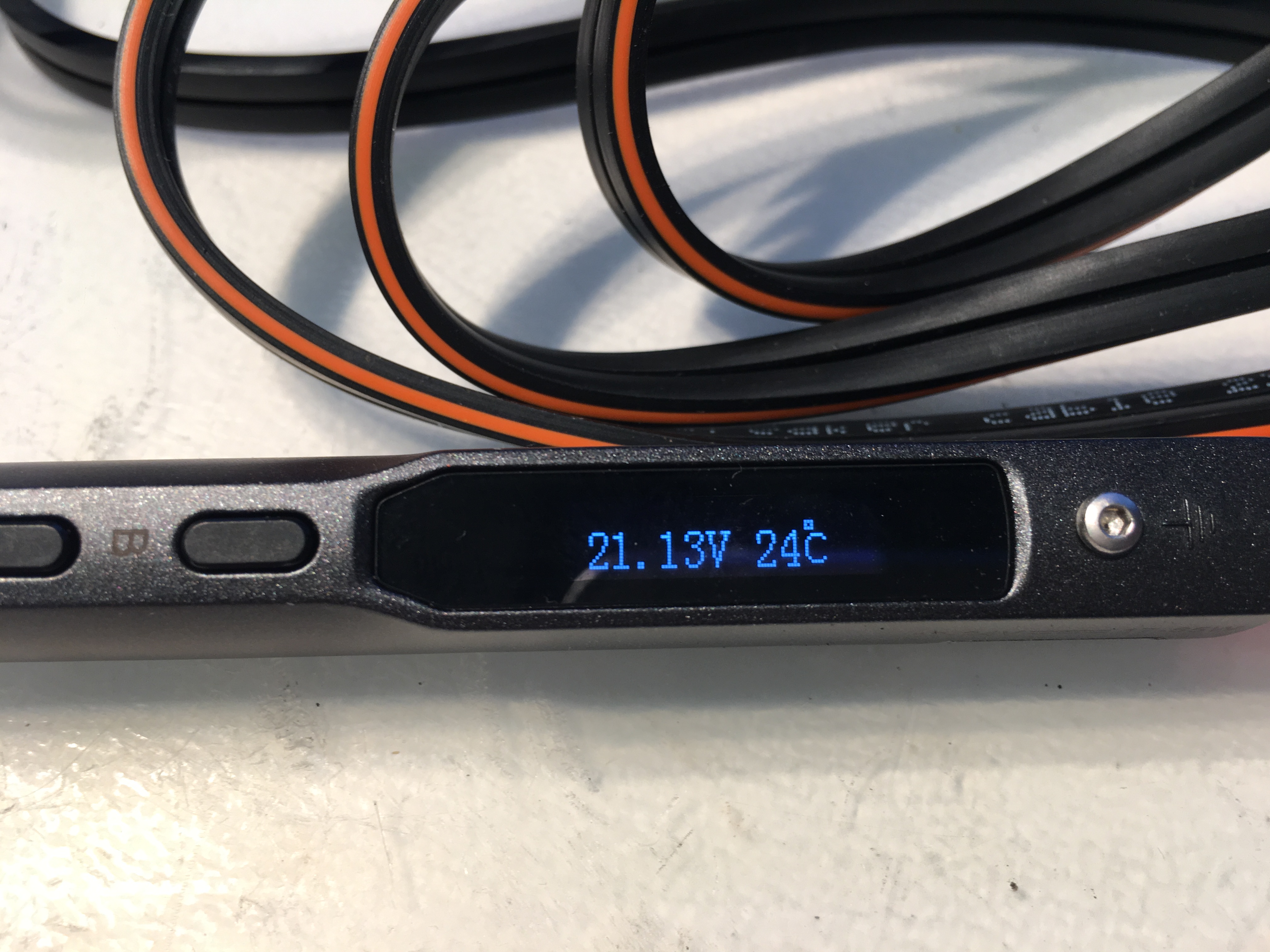 18-21 V power bank for the TS100 soldering iron