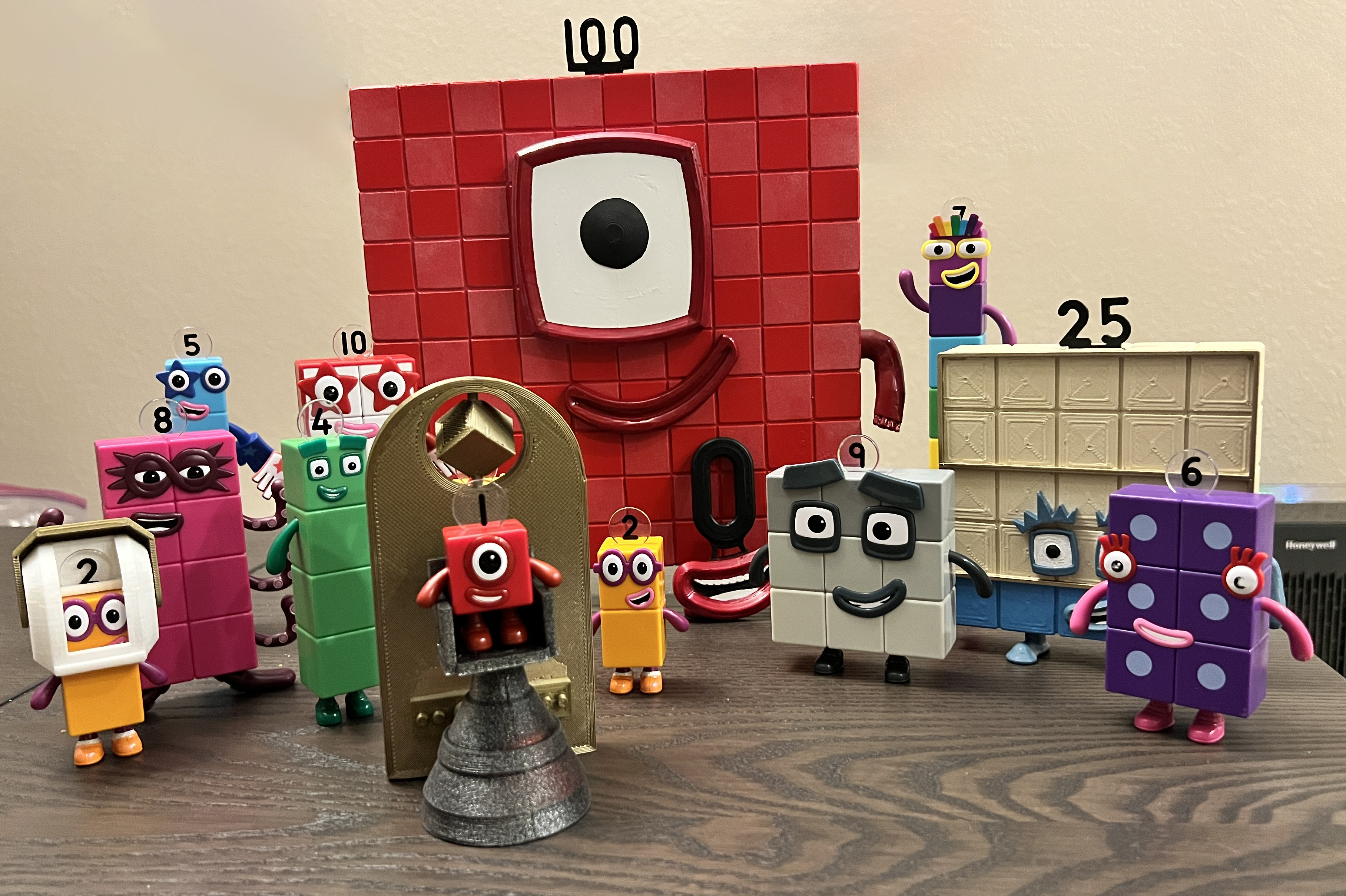 Numberblocks Magic Mirror ! Plus space helmets and rocket attachment