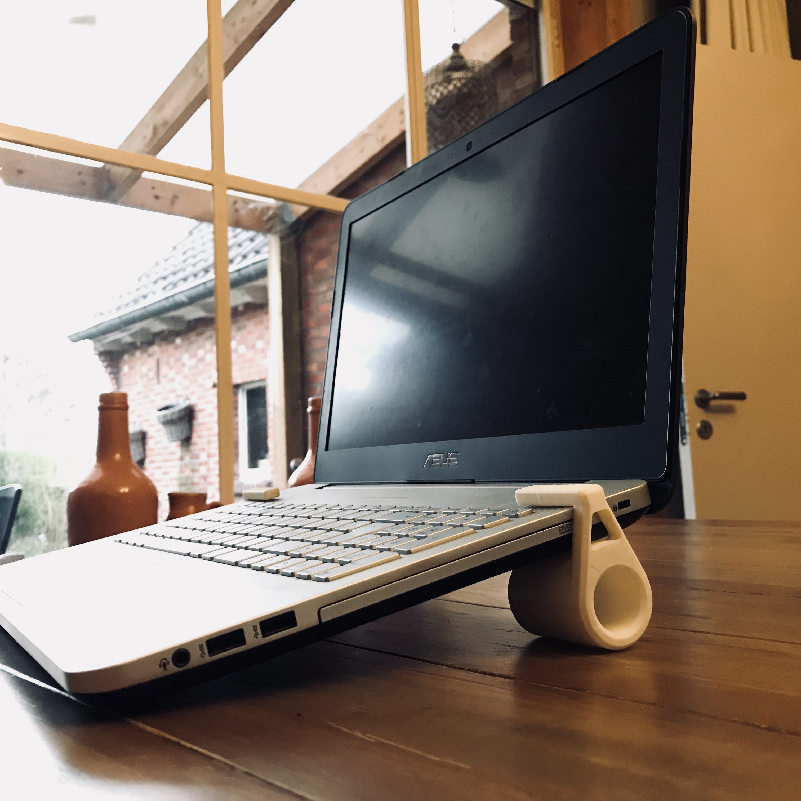 laptop stand