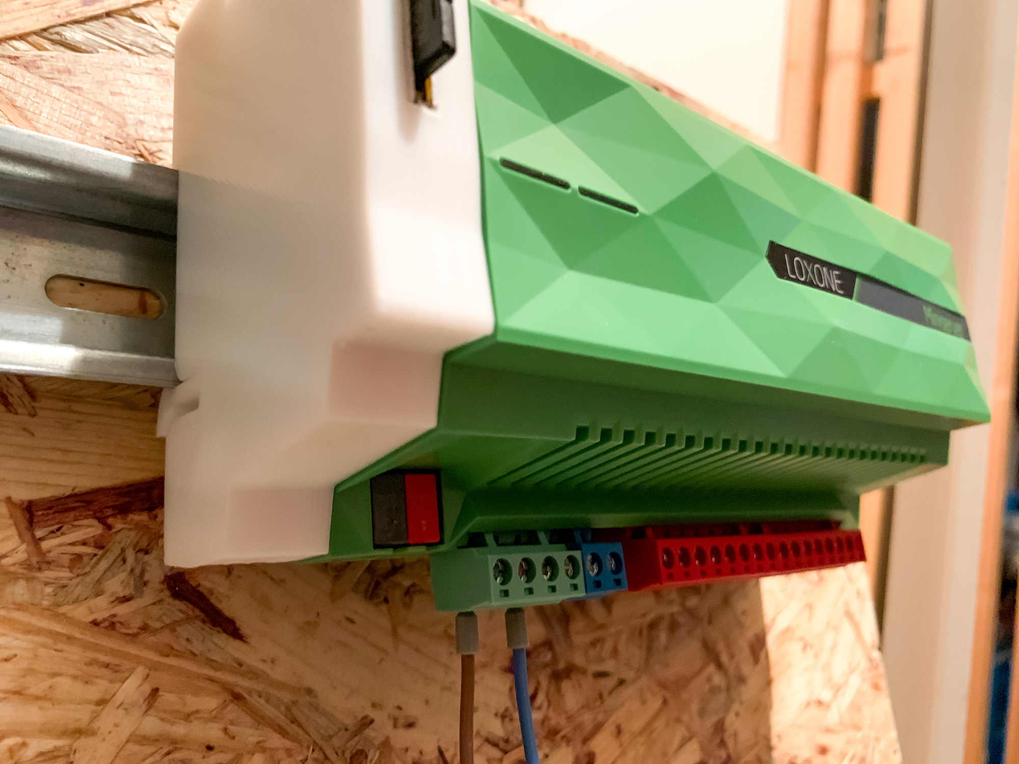 Loxone SD-Karten-Adapter Hutschiene REG / DIN Rail