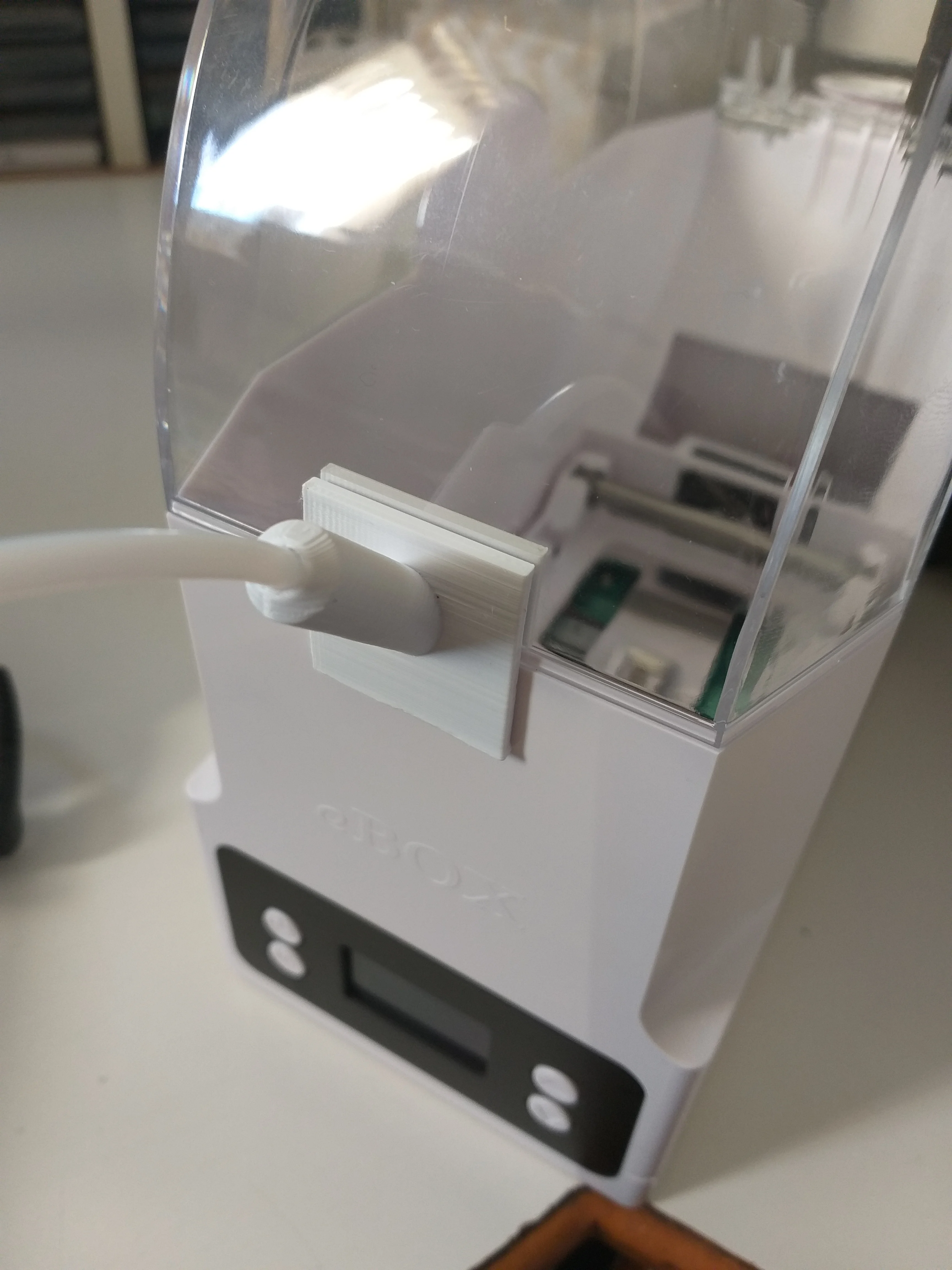 eSun eBox to Filament Tube Coupler for 4mm bowden pipe