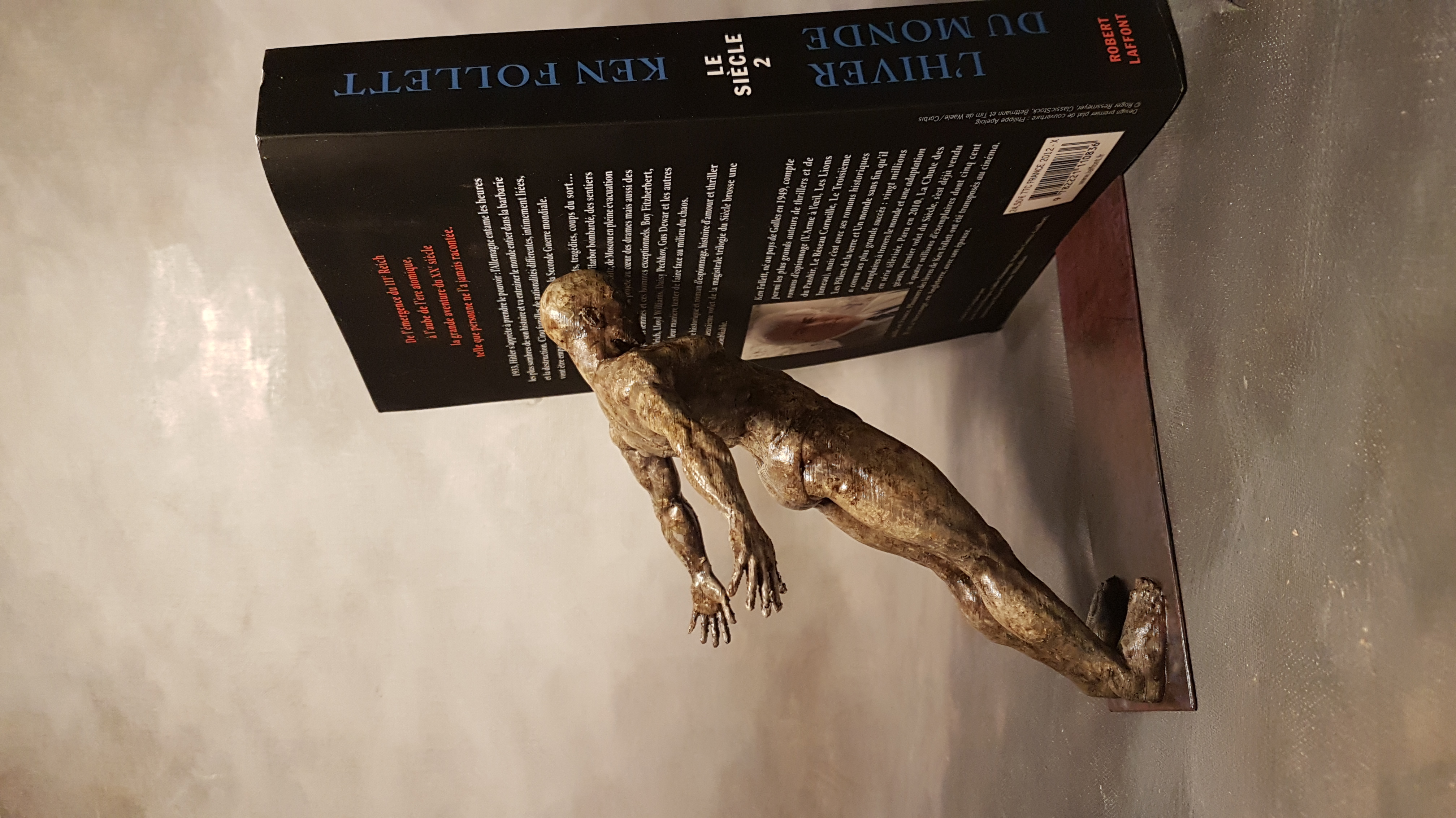 statue presse livre