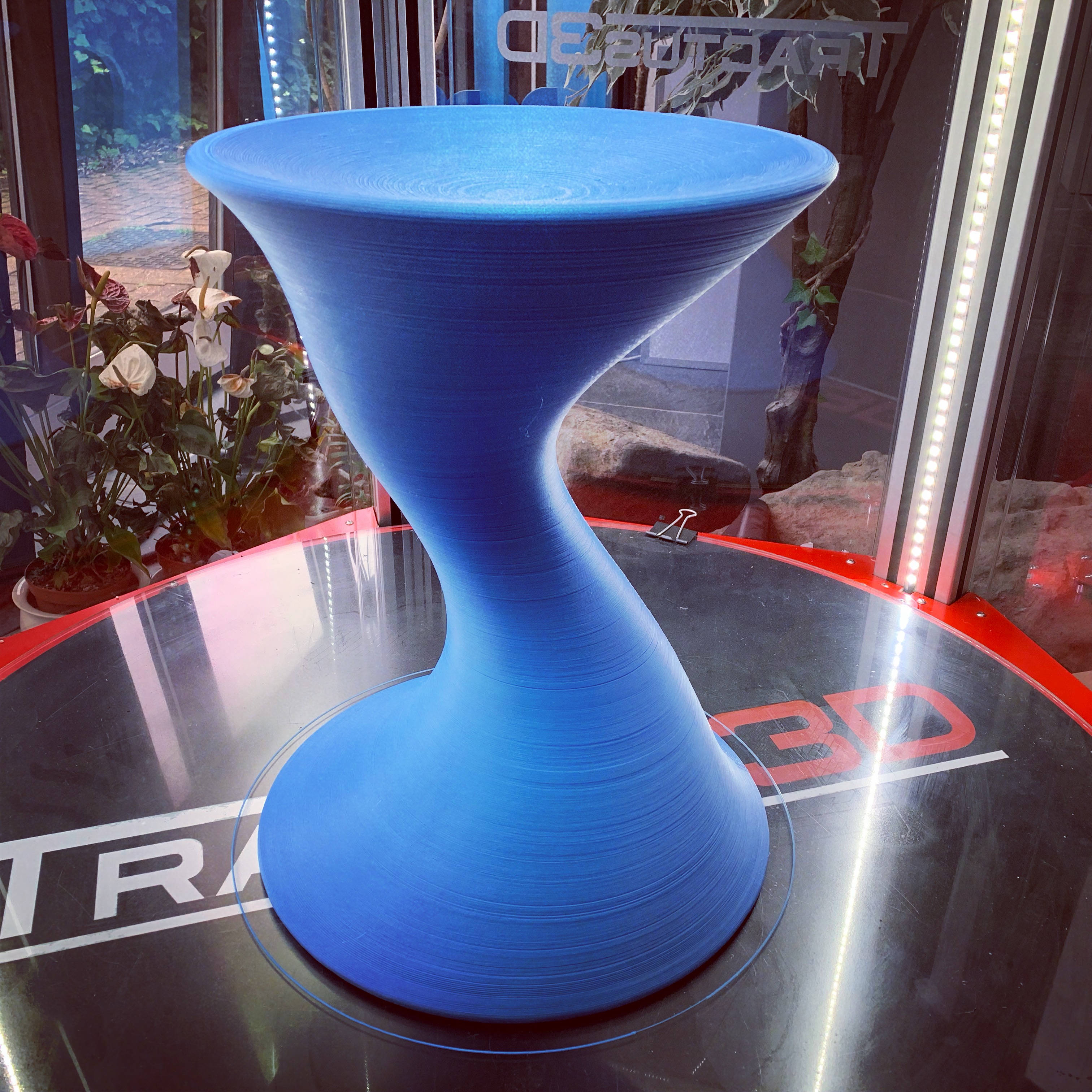 Full Size 100% Contemporary stool design