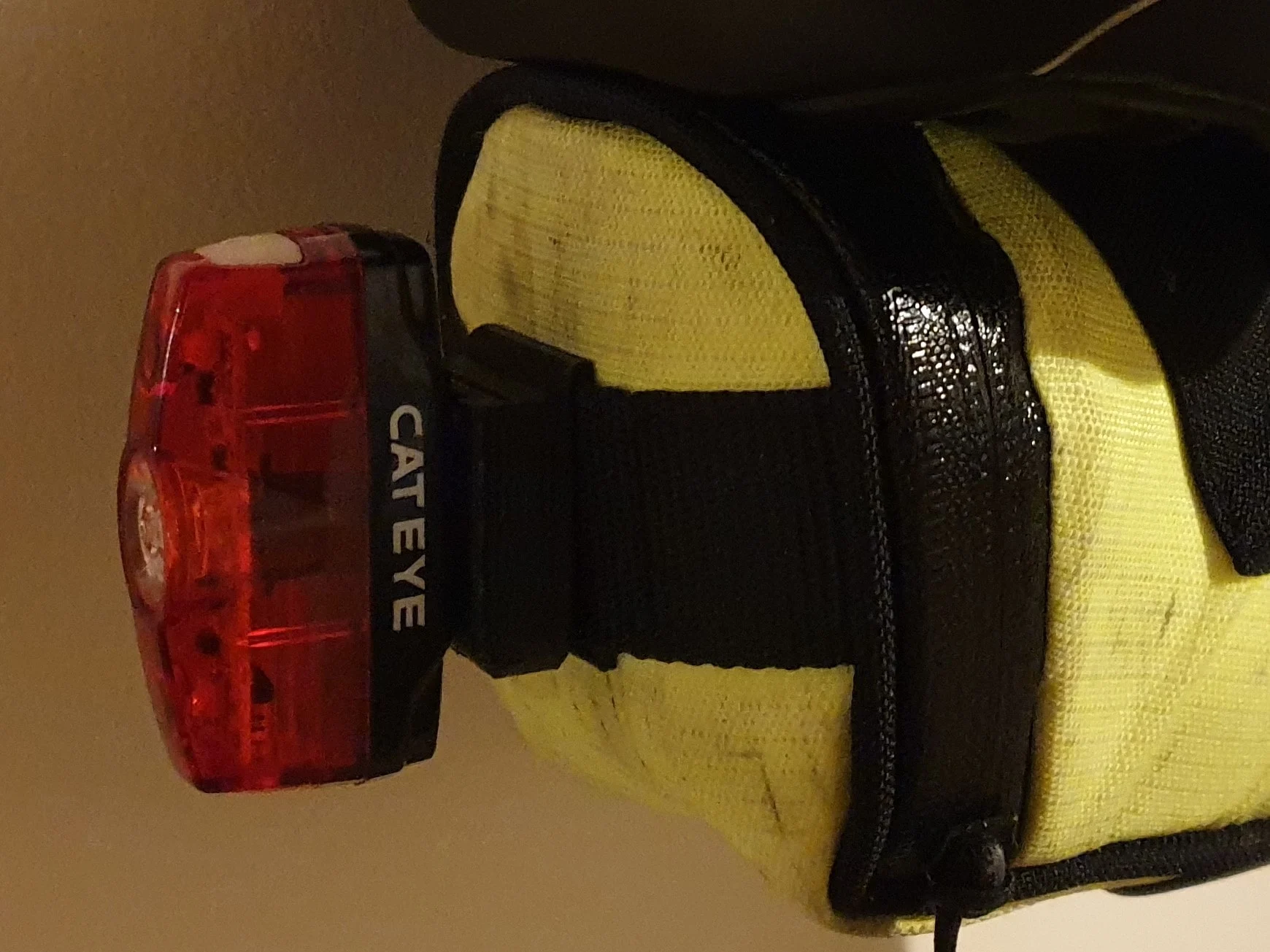Saddle bag bracket - Cateye light