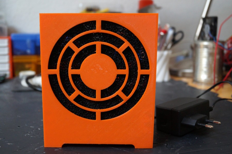 Smoke extractor for soldering