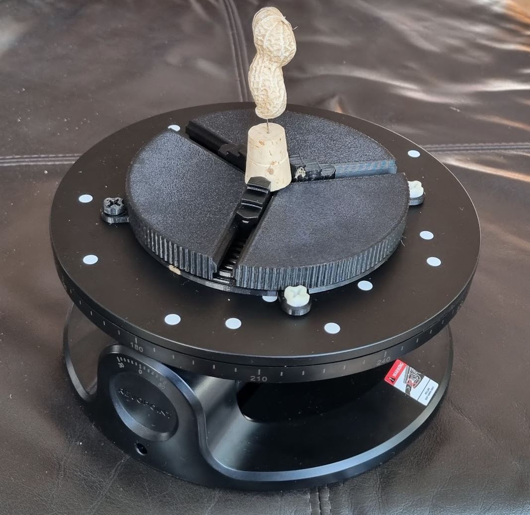 Revopoint Dual-Axis Turntable 130mm Three Jaw Chuck mdkendall-Remix | Dreibackenfutter für Revopoint Zwei-Achsen Drehteller