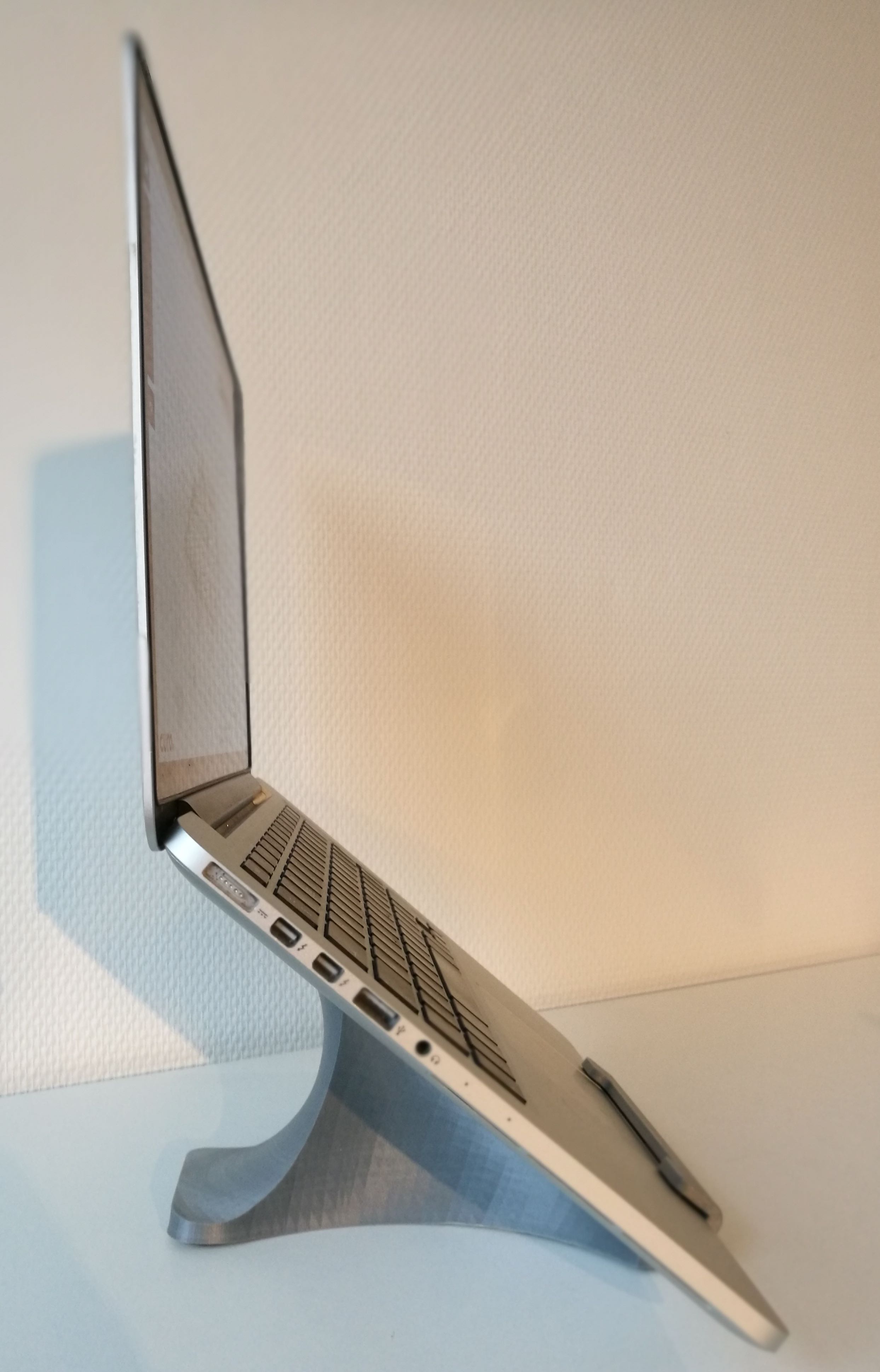 Macbook pro stand