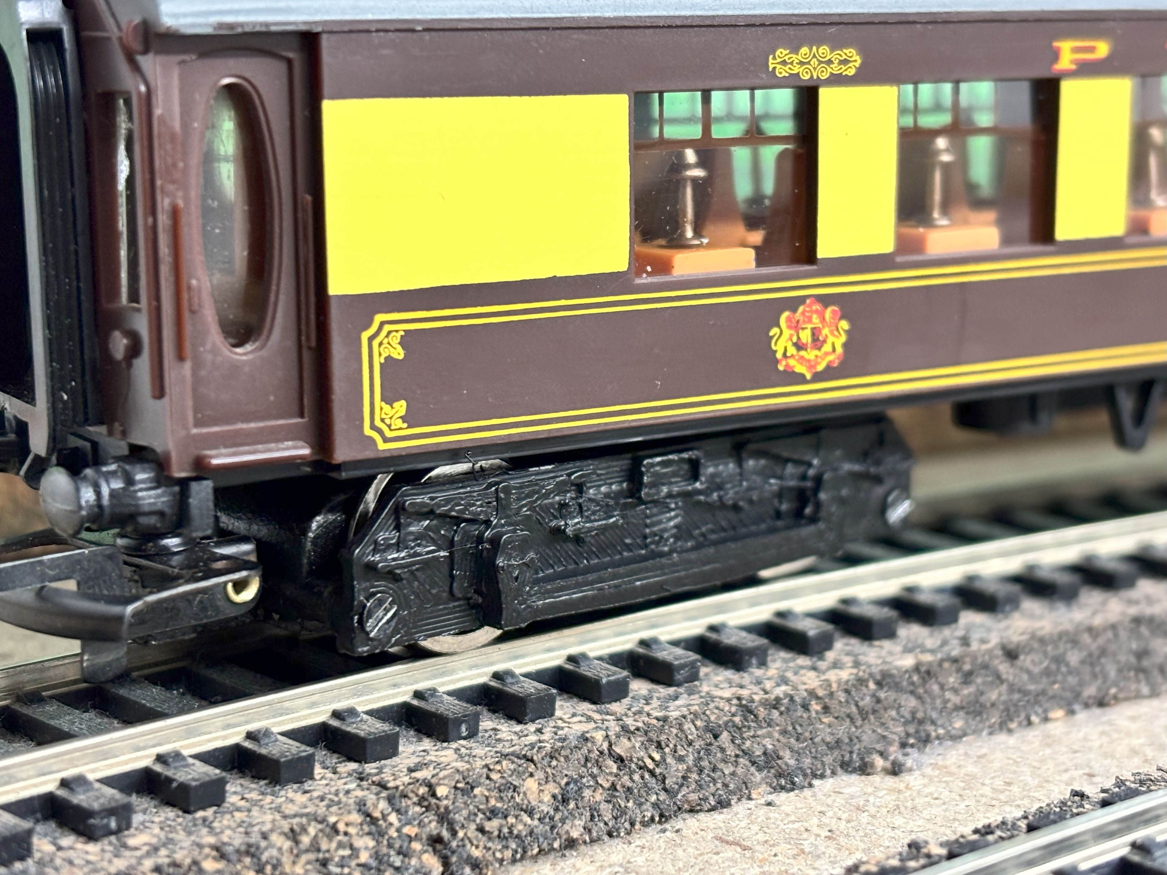 WRENN W3004/5   &   W3006/7  bogie side frame replacement.