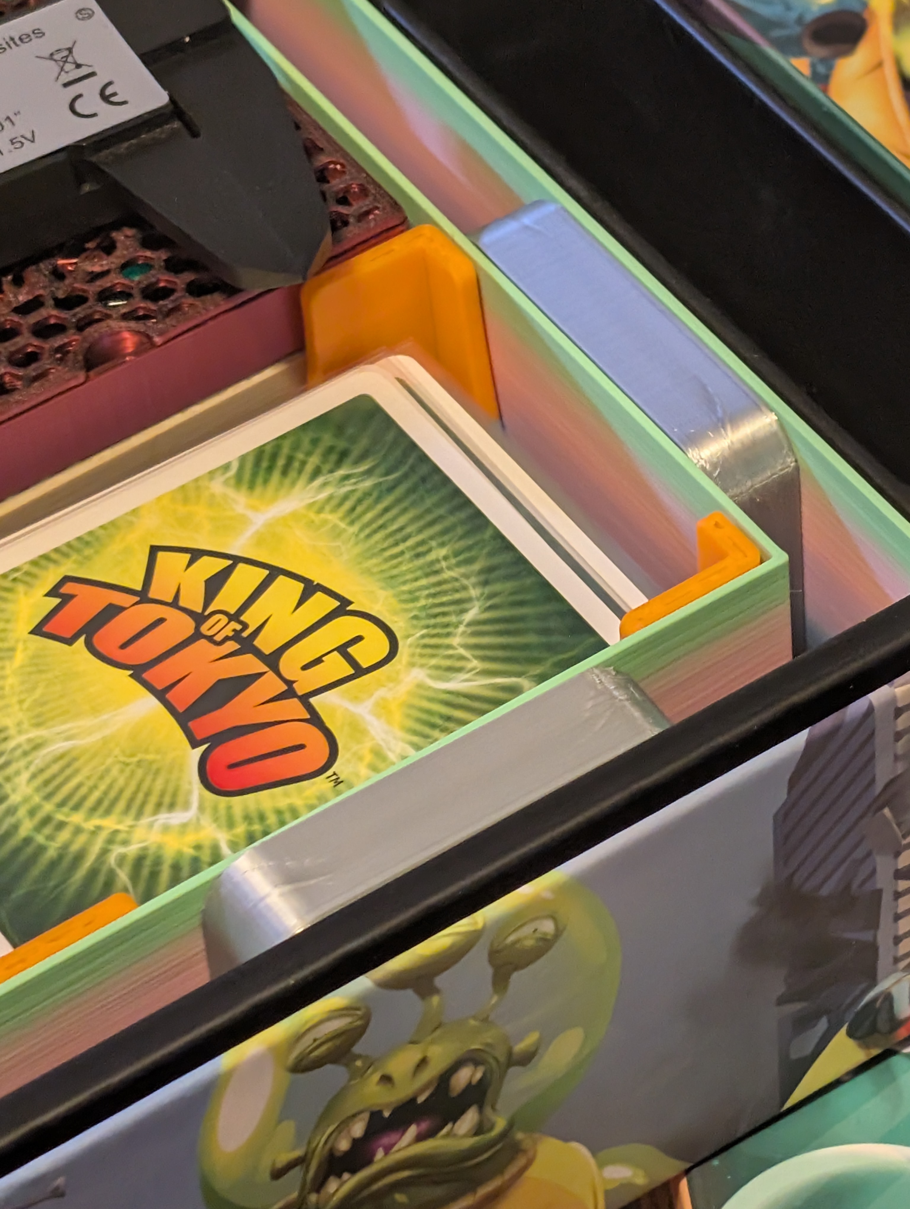 Energy cube storage for King of Tokyo Insert
