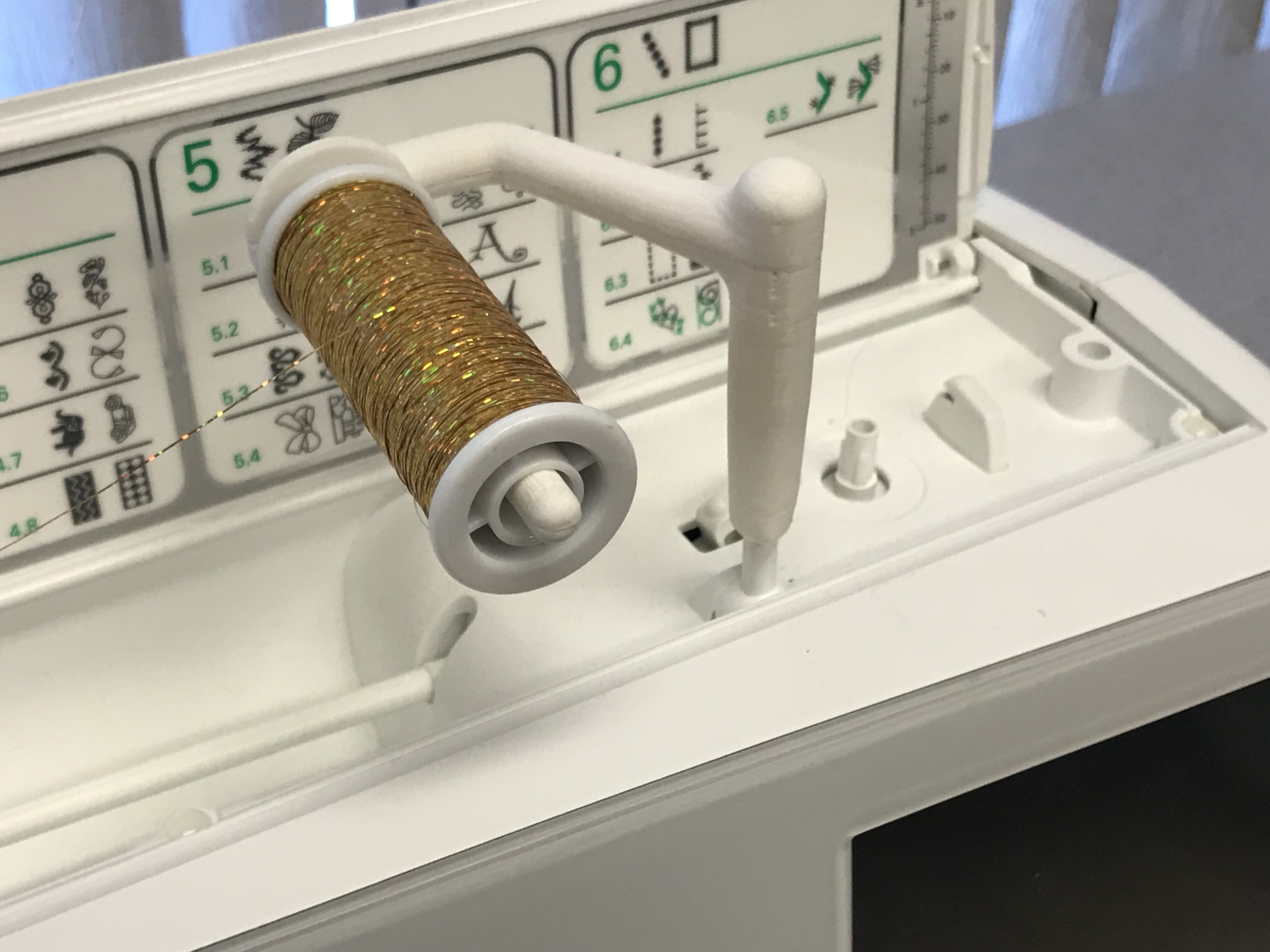 Transverse Thread Spool Holder