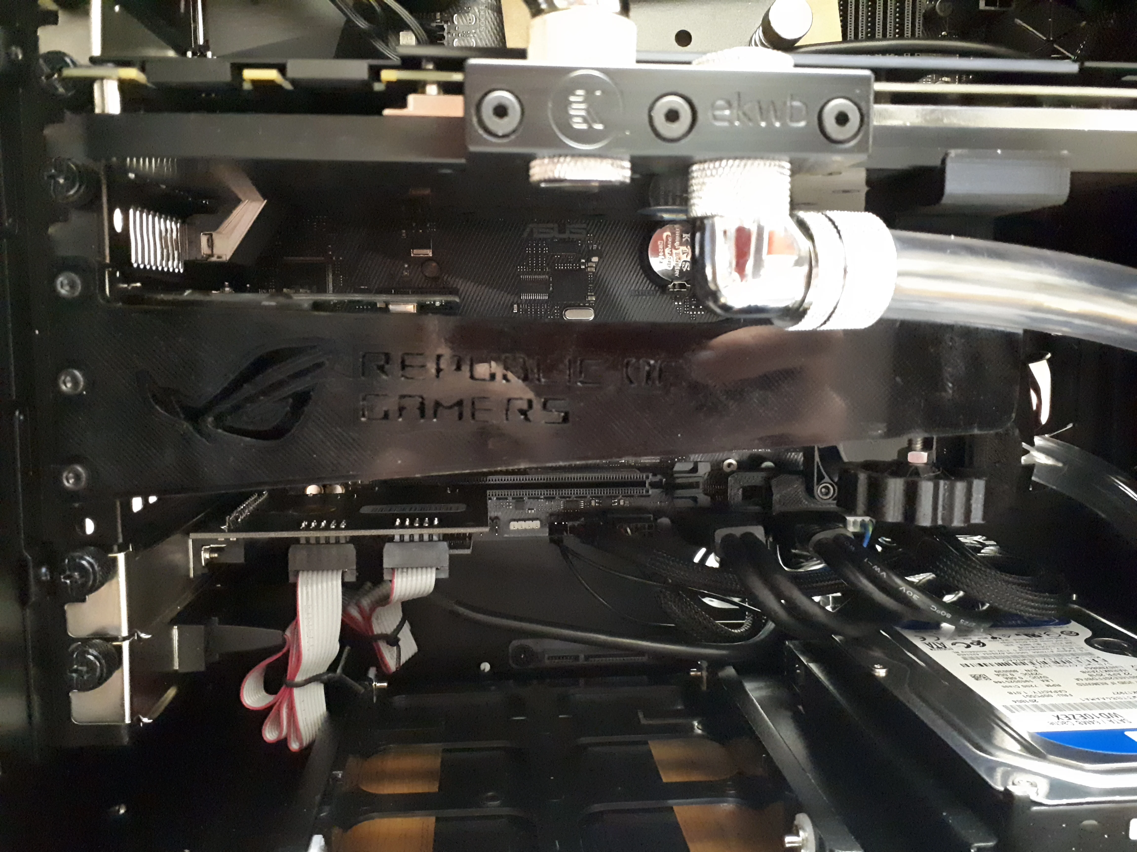 GPU Bracket RGB'able (Asus ROG with ekwb block)