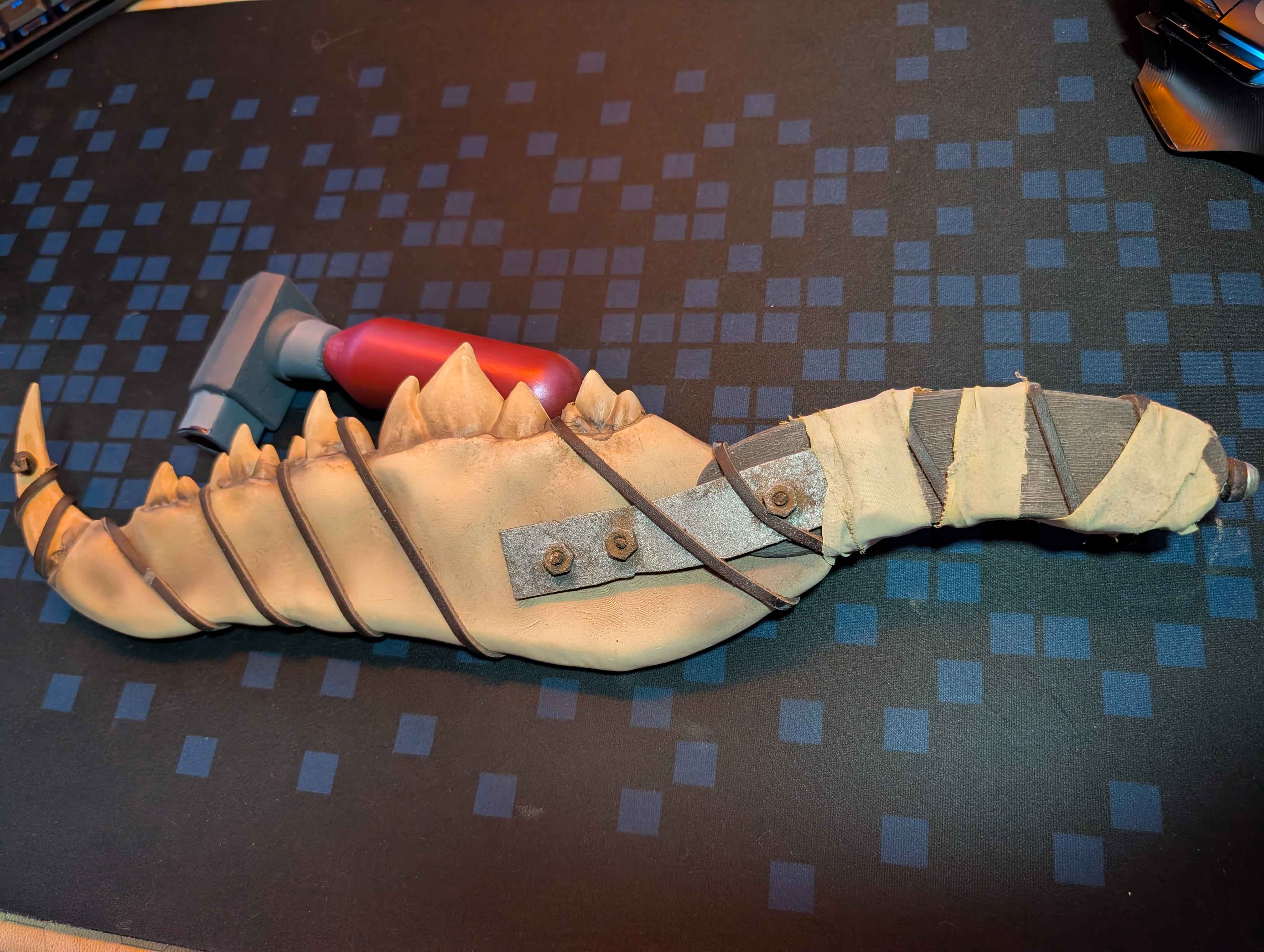 Fallout 76 - Cryptid jawbone knife