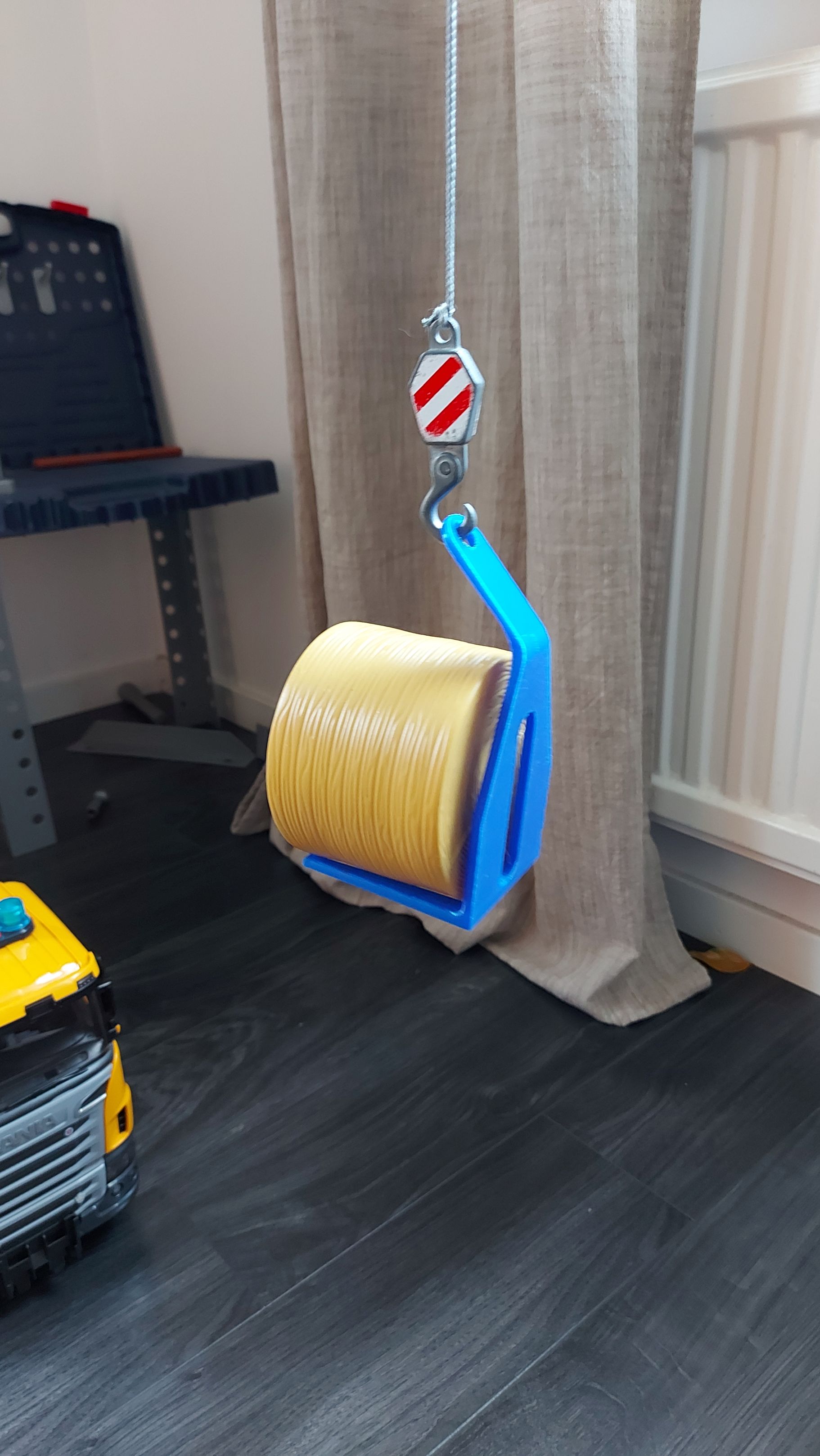 Crane pallet forks, toy scale 1:16