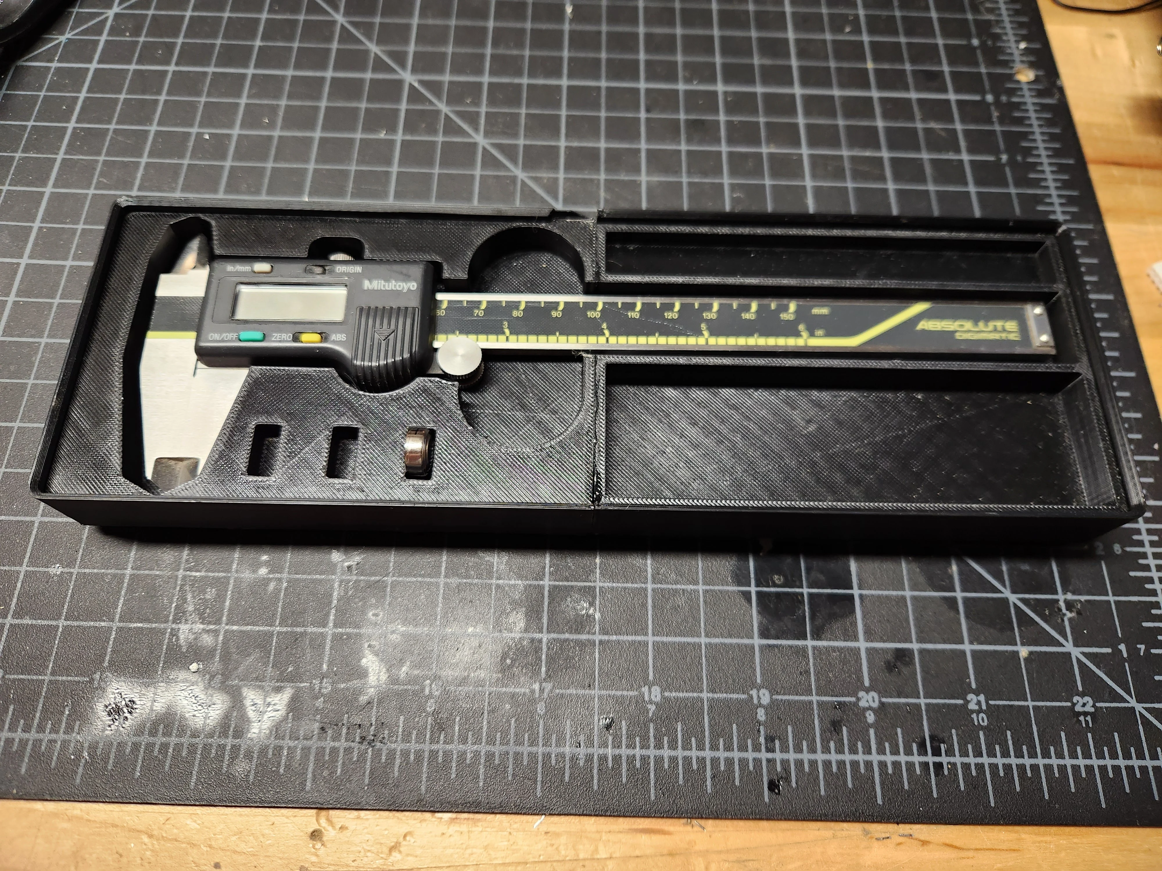 Gridfinity tray for 6in Mitutoyo calipers