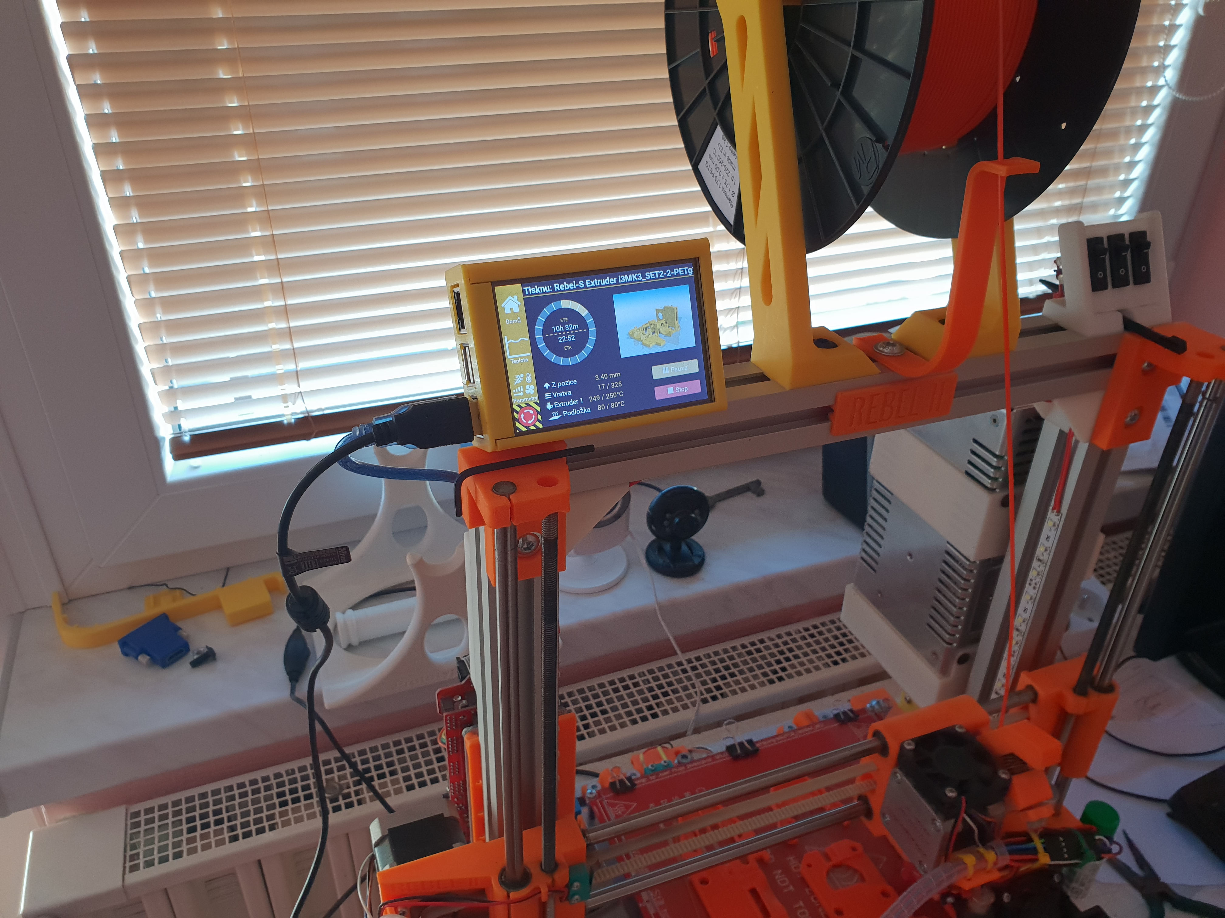 Raspberry Pi and 3.5" TFT display on 30x30mm profile