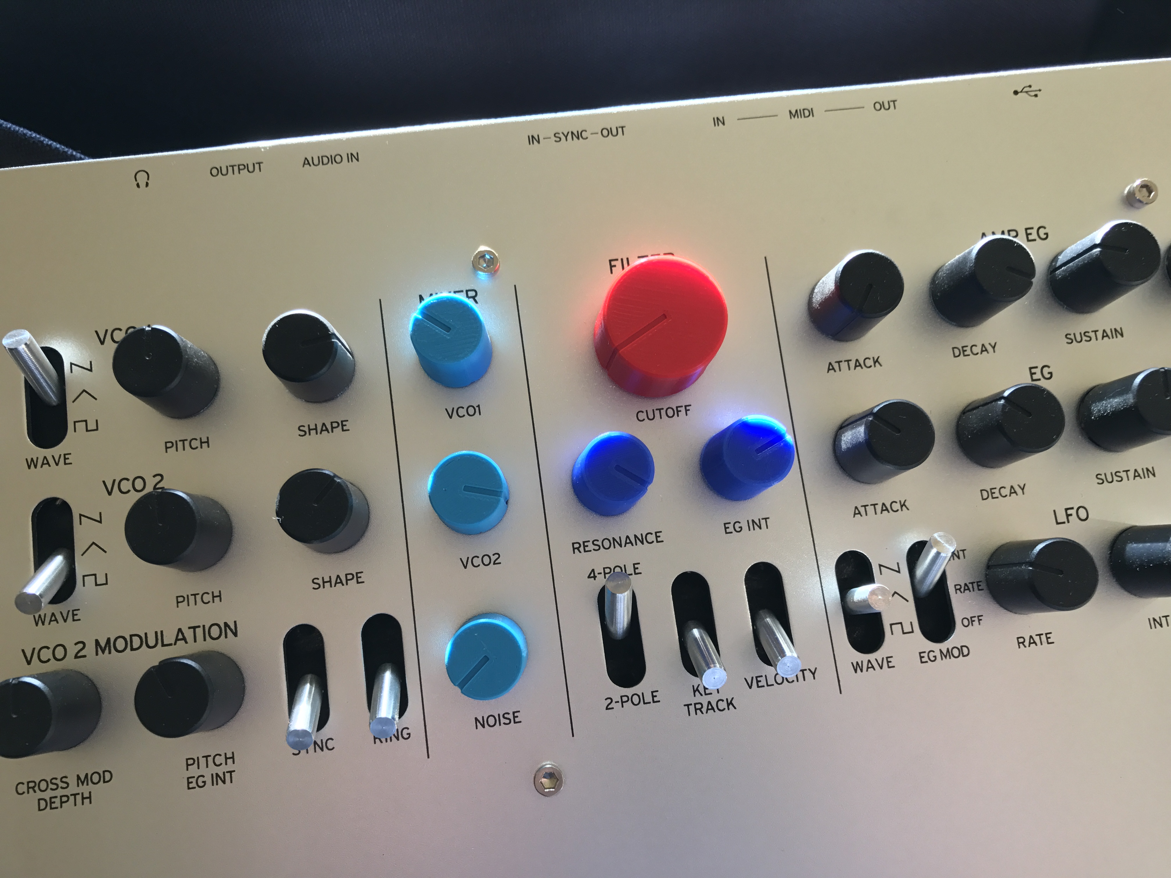 Korg Minilogue and Monologue small and large knobs