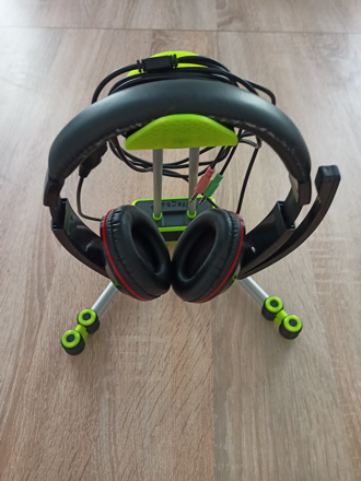 The practical headphone stand
