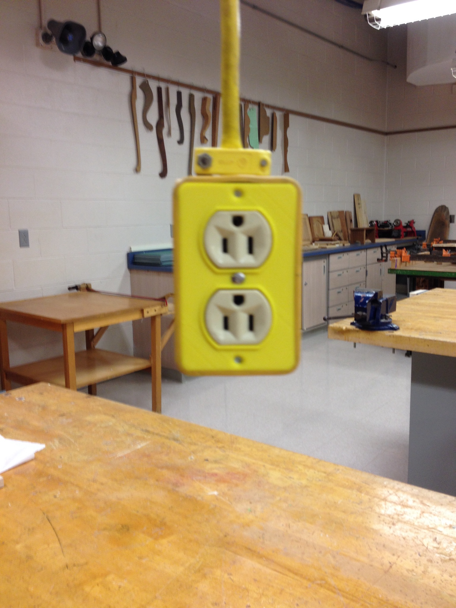 OUTLET COVER FOR PULL DOWN OUTLET BOX