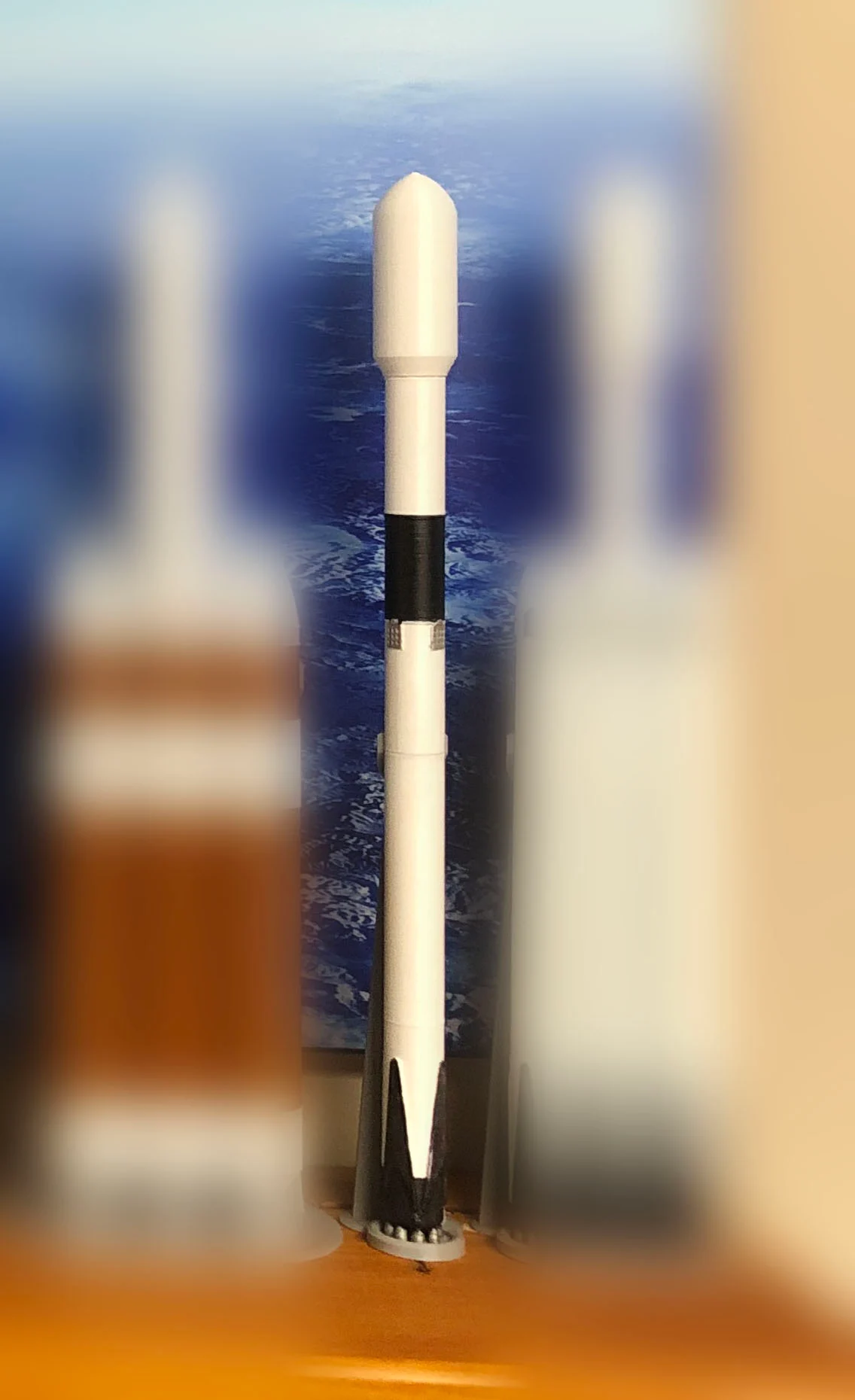 SpaceX Falcon 9 block 5 rocket, 1/200 scale