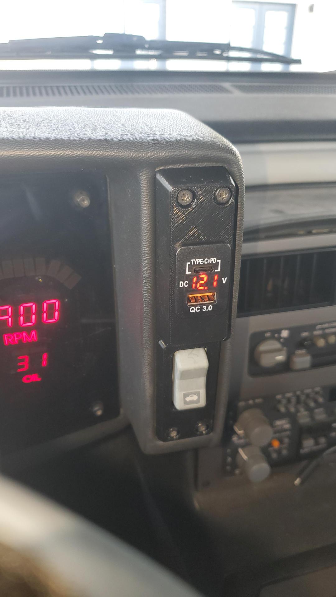 Pontiac Fiero USB PORT on right side of instrument cluster.  USB ports listed in description and photo's.
