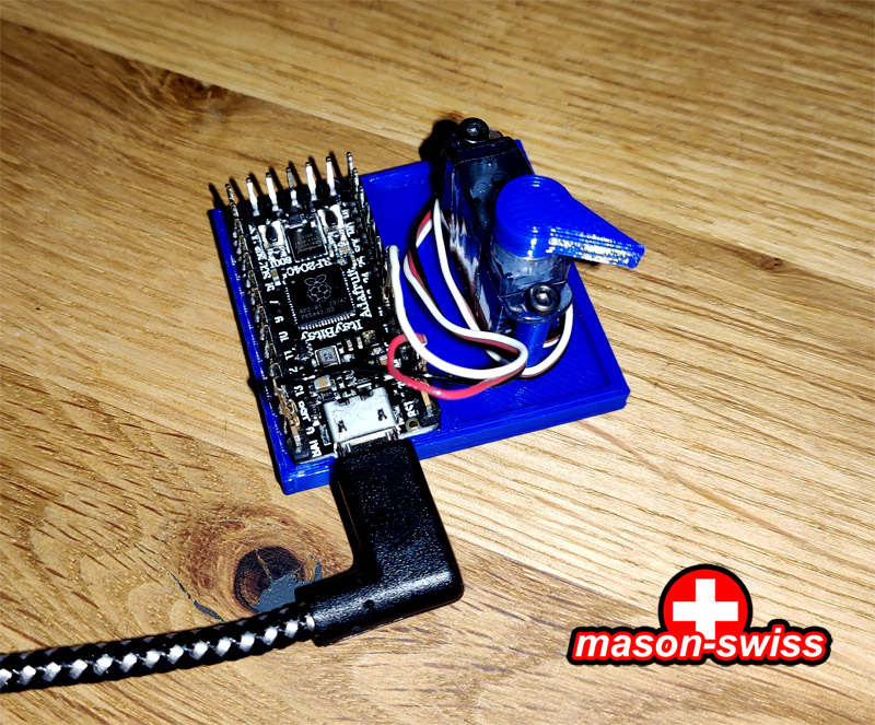 Servo mount bracket with plate for Adafruit ItsyBitsy RP2040