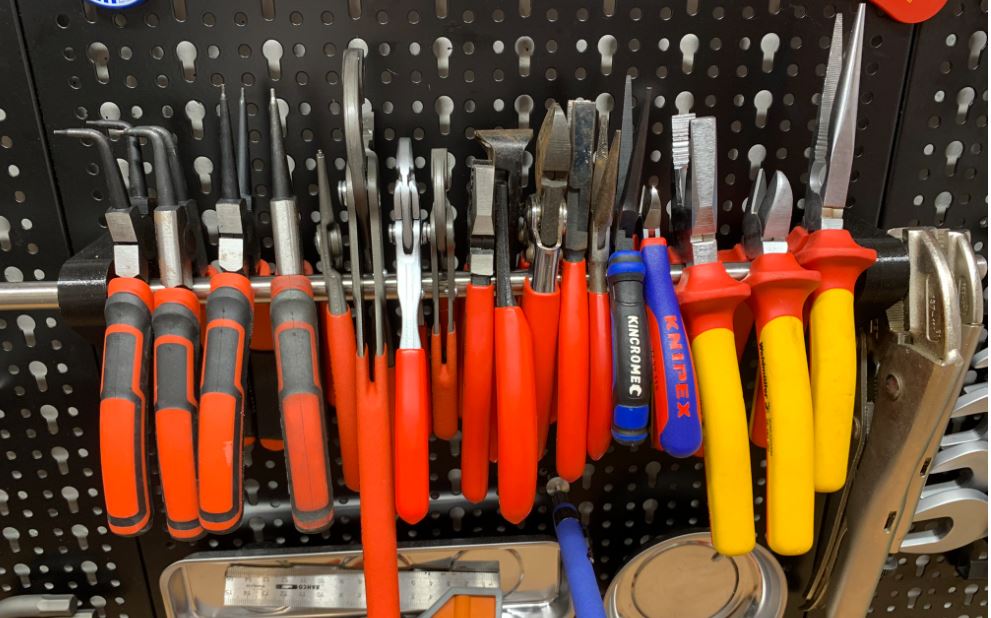 Pliers holder for Küpper-/Euro pegboard