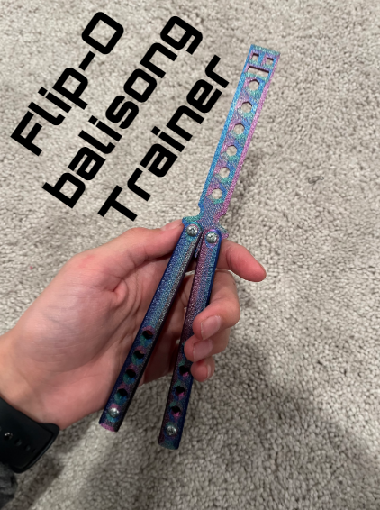 Balisong With Channel, 2 Diffrent blade types