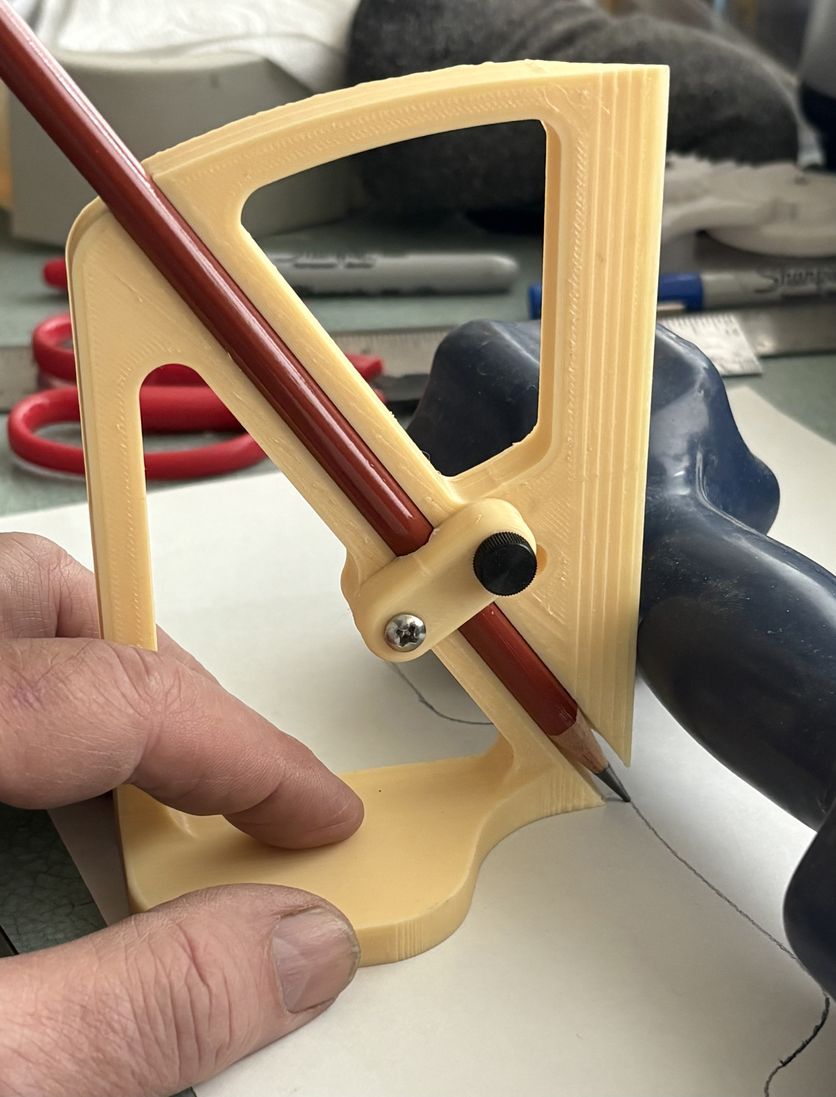 Outline Contour Tracing Aid